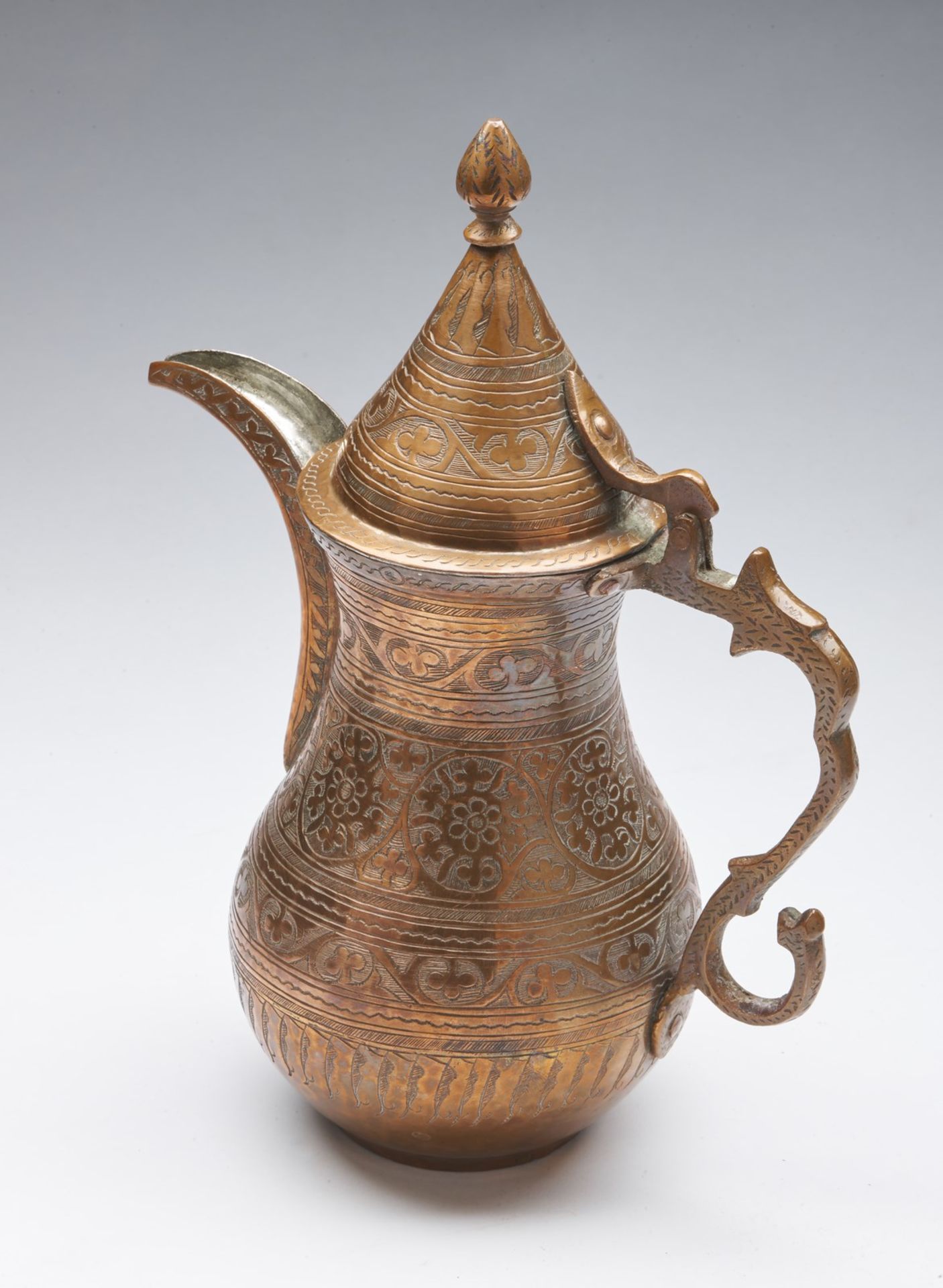 Arte Islamica Three metal jugs Afghanistan or Kashmir, late 19th - early 20th century . - Bild 6 aus 8