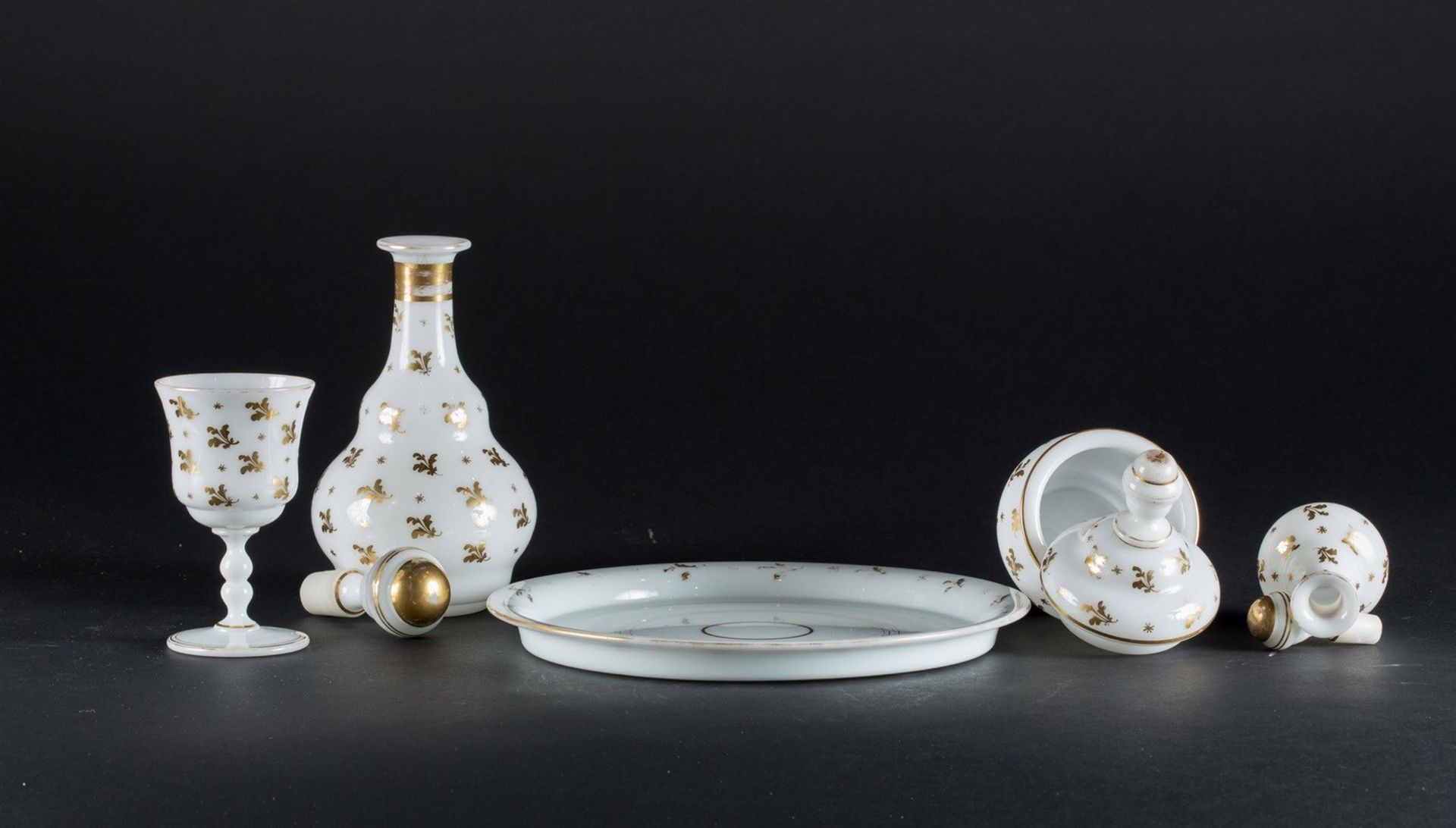 Arte Islamica A Beykoz white opaline glass night set with gilded floral decoration Turkey, 19th cen - Image 4 of 4