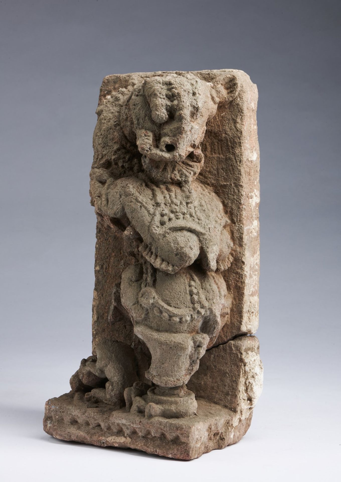 Arte Indiana A stone sculpture fragment depicting a rampant lionIndia, Orissa, Ganga dynasty, 15th