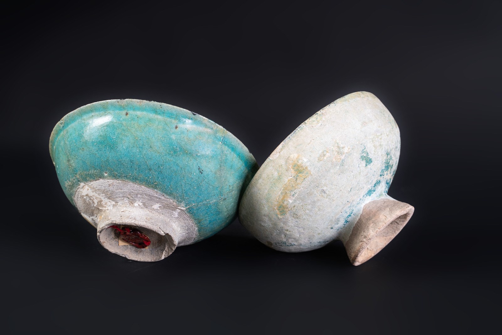 Arte Islamica Two turquoise glazed pottery bowlsIran, Kashan, 12th -13th century . - Image 3 of 4