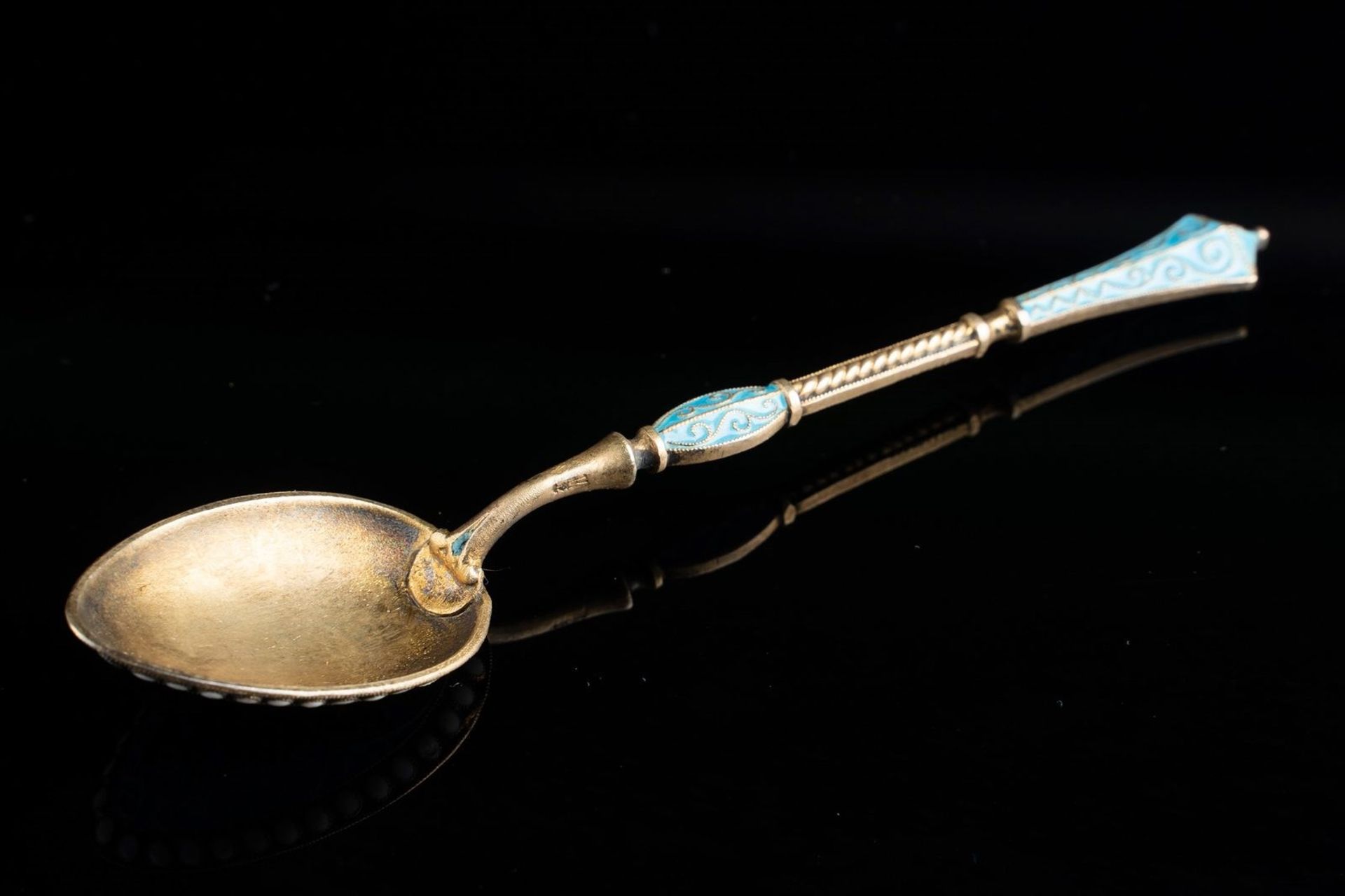 Arte Islamica A set of six vermail silver turquoise enamelled teaspoons marked David Andersen Norwa - Image 2 of 3