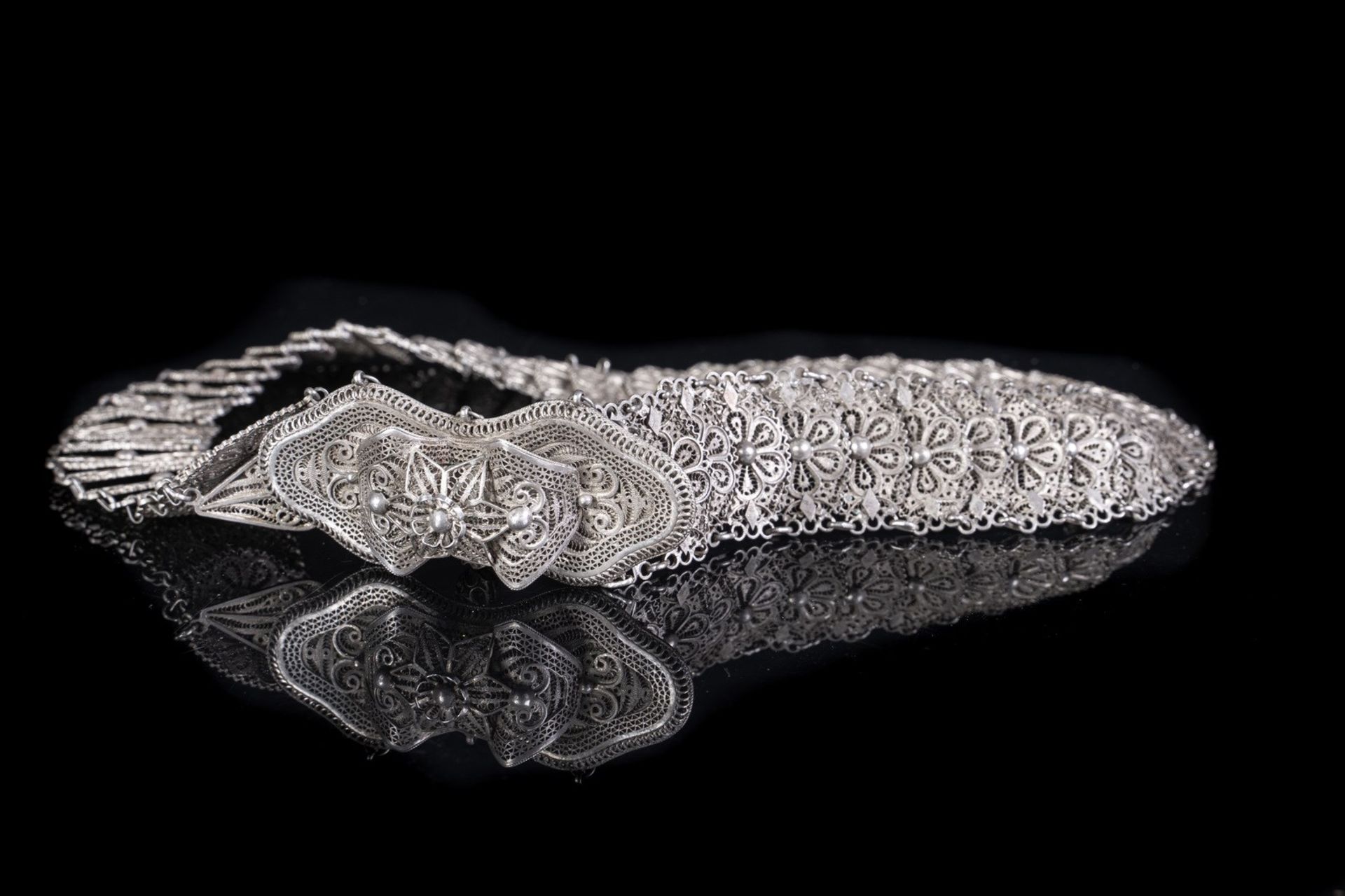 Arte Islamica An Ottoman silver filigree belt Ottoman empire, 19th century .