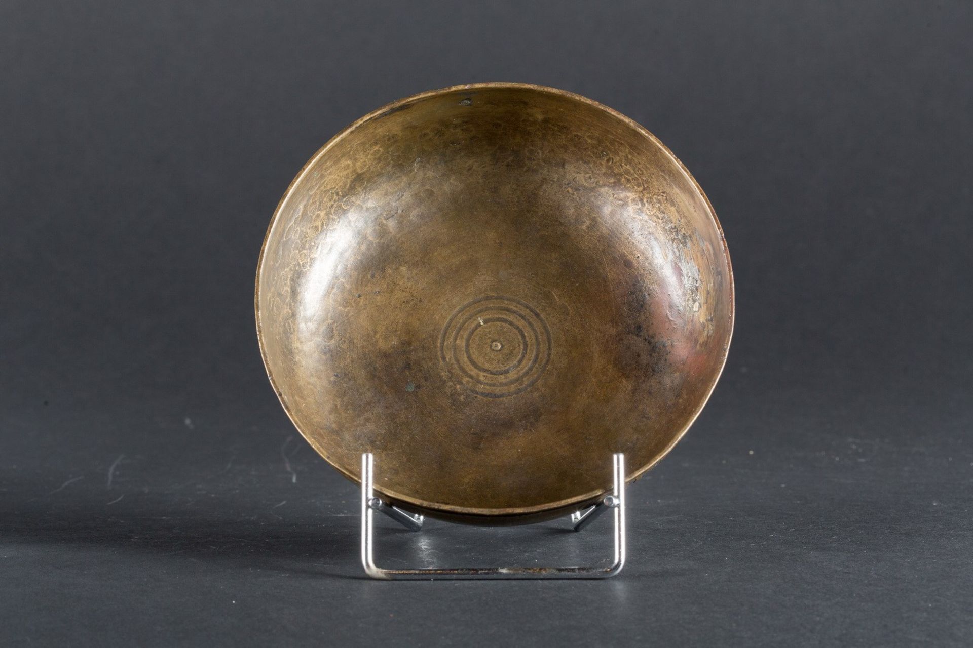 Arte Islamica An islamic brass bowl with epigraphy 17th century . - Bild 3 aus 4