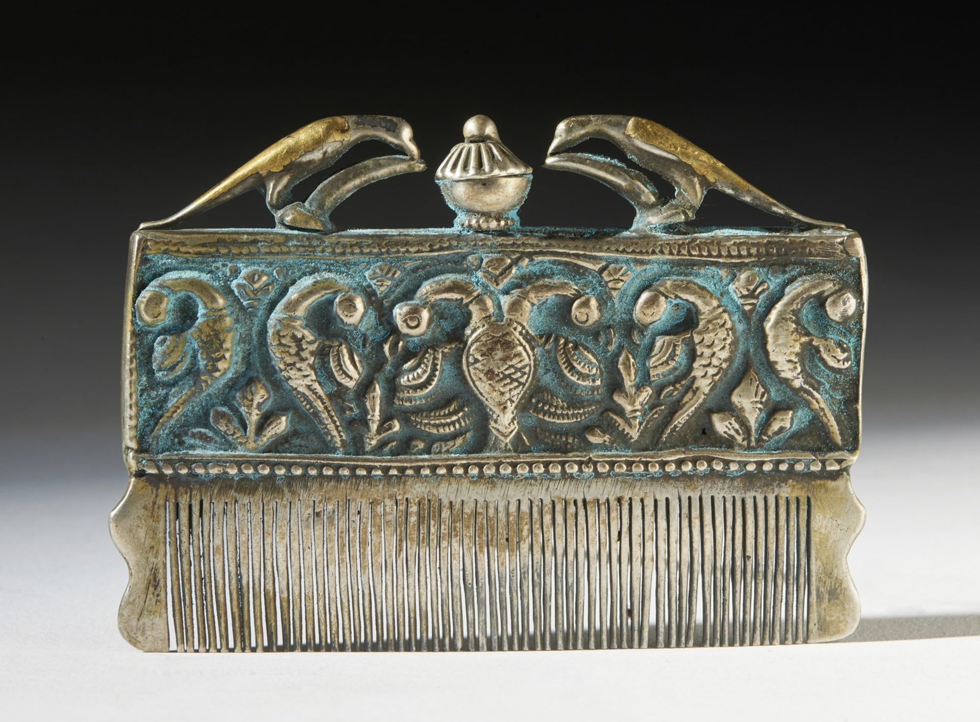 Arte Indiana A silver comb decorated with birds in relief India, 19th century . - Image 2 of 2