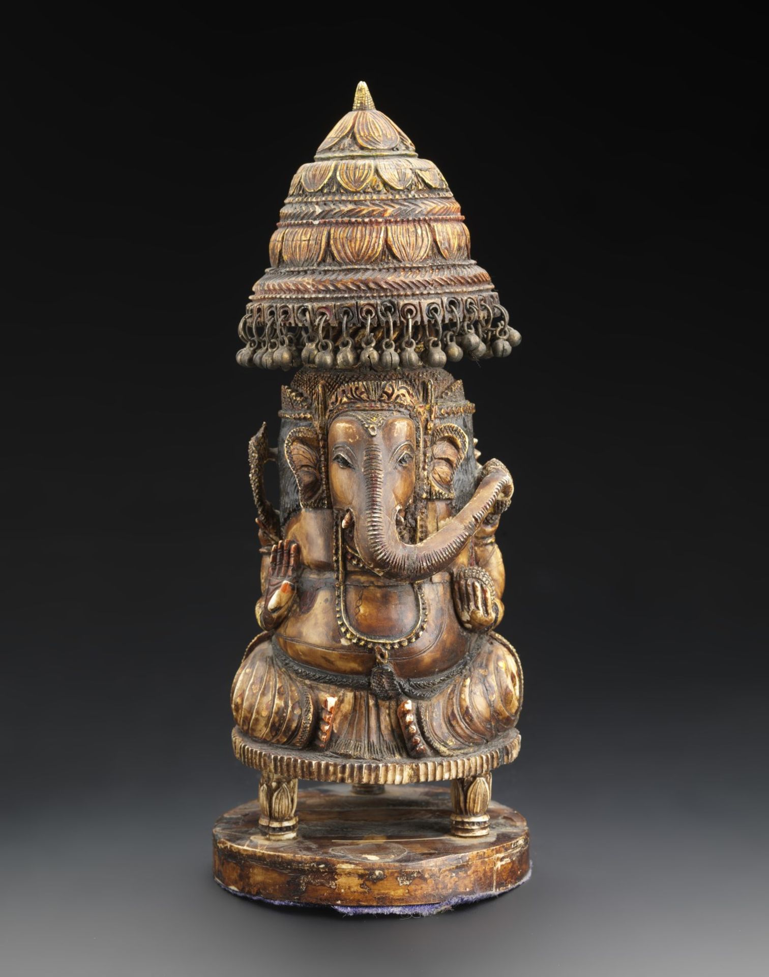 Arte Indiana An ivory chess pawn depicting Ganesh India, 1920 ca.