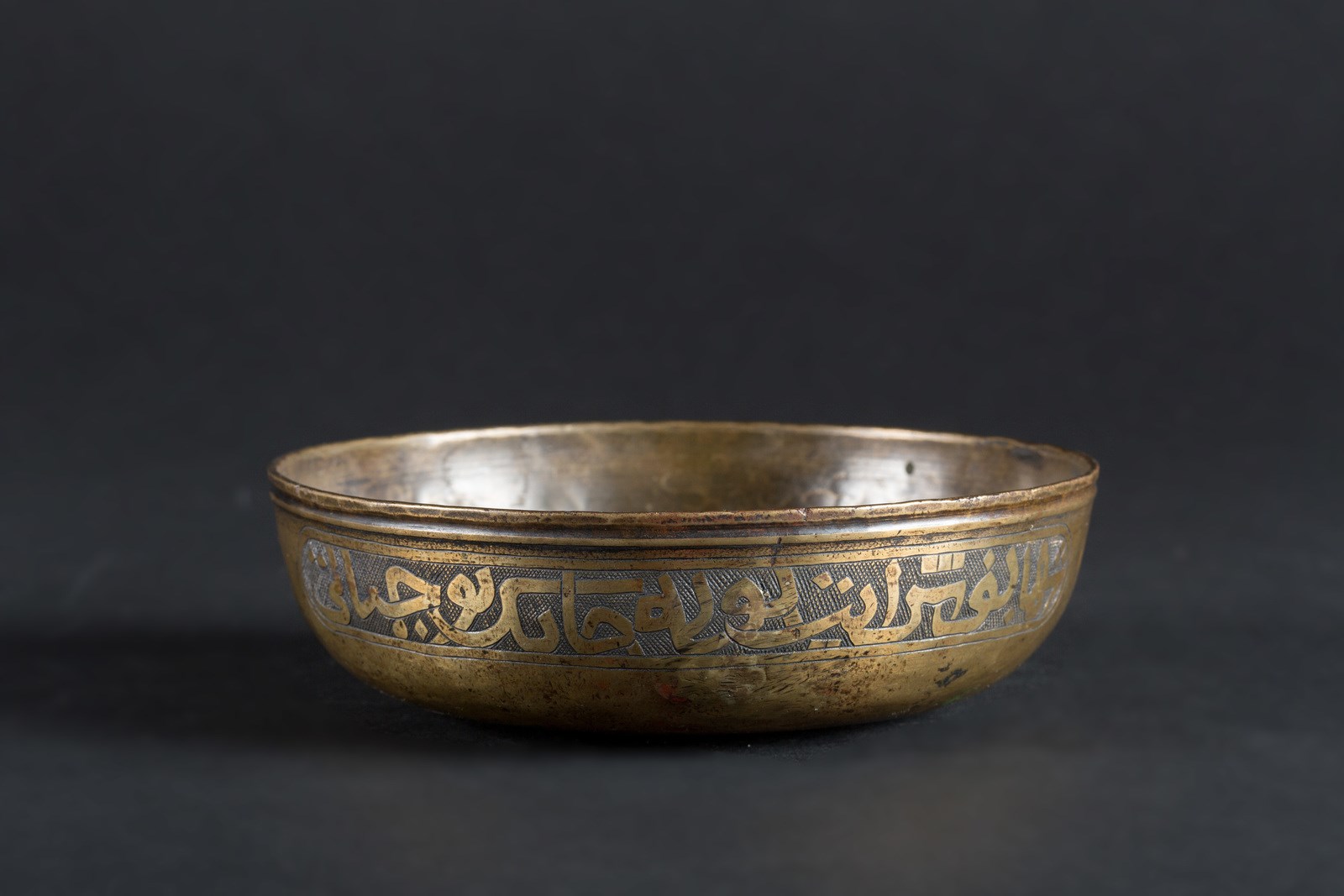 Arte Islamica An islamic brass bowl with epigraphy 17th century .