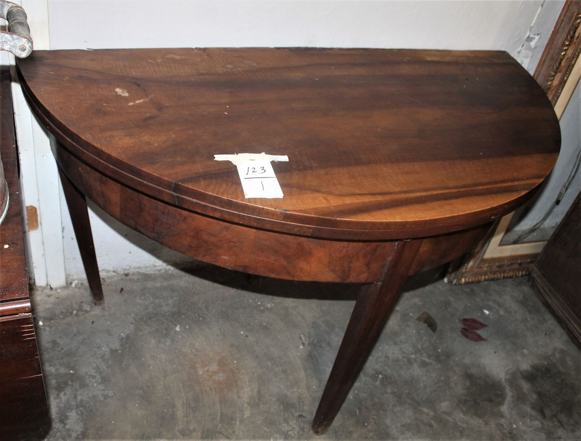 CONSOLE TABLE