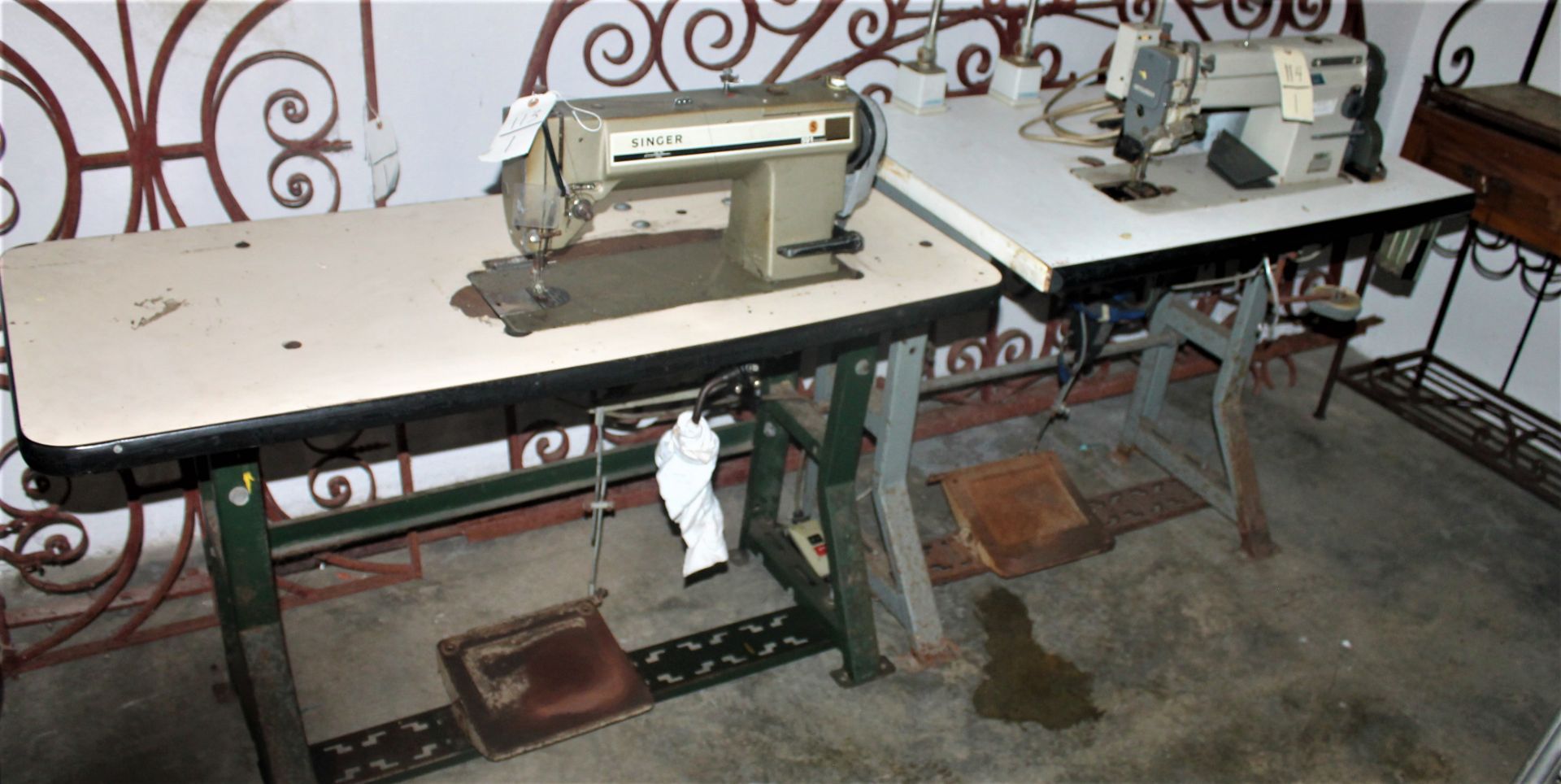 SINGER 591D200AD COMMERCIAL SEWING MACHINE