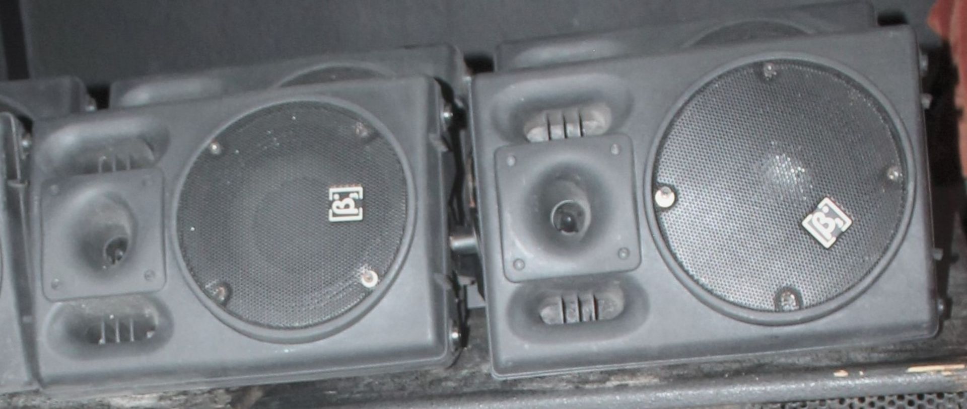 B3 U6 2 WAY FULL RANGE SPEAKERS W WALL MOUNTS