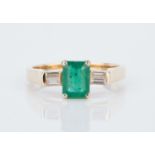 Ladies Emerald & Diamond Ring