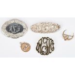 4 Ladies Brooches & 1 Pendant, Sterling & Gold