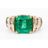 Ladies 18K Emerald & Diamond Ring, 5 Carats
