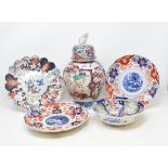 A Japanese Imari vase and cover, 17 cm high, three similar plates and a bowl (5)