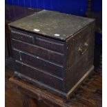 An early 19th century oak close stool, 48 cm wide