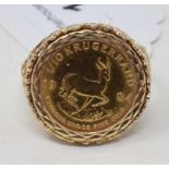 A South Africa 1/10 krugerrand, 1984, in a 9ct gold ring mount Approx. 6.8 g