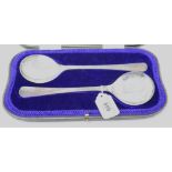 A pair of silver serving spoons, London 1913, approx 6.4 ozt, cased