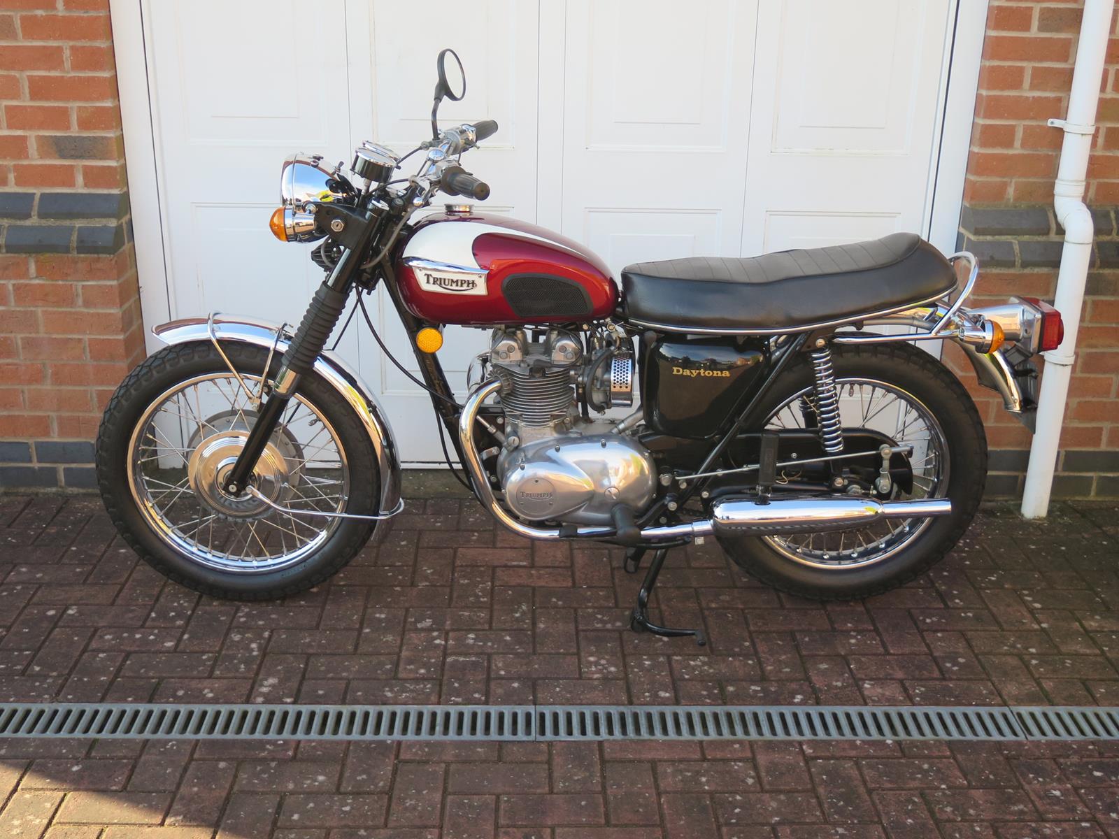 A 1973 Triumph T100R Daytona Registration number WWE 113L Frame number DH30956 Engine number DH30956 - Image 2 of 11