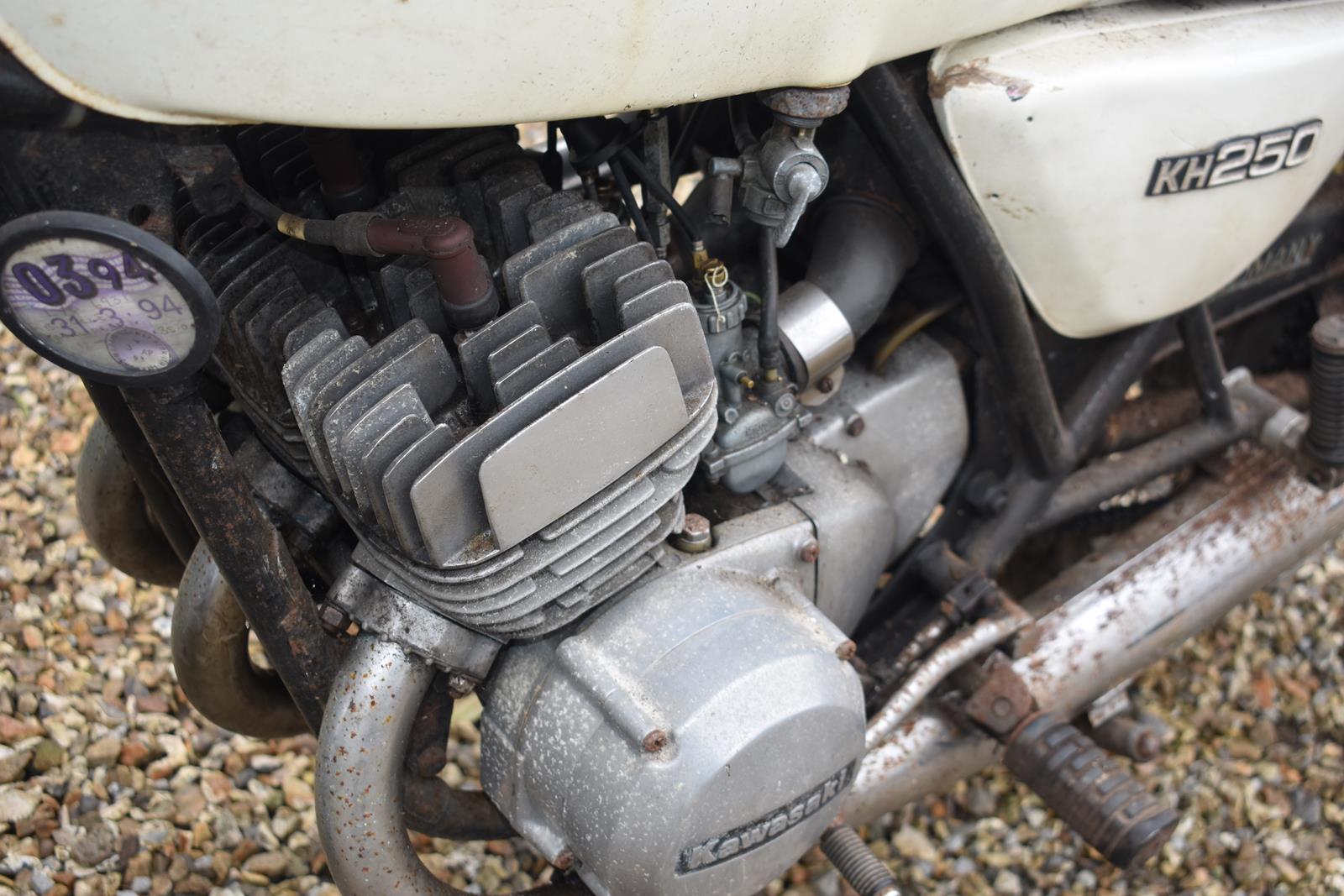 A 1976 Kawasaki KH250 Registration number LYU 693P Engine number CIE042592 Last taxed 1994 Barn - Image 5 of 6
