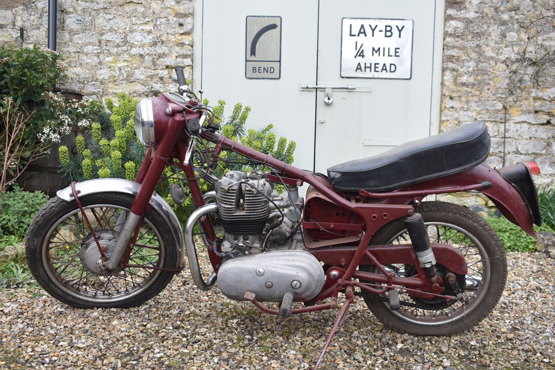 A 1959 Royal Enfield Registration number VOR 934 Lacks petrol tank Barn stored from a deceased - Image 2 of 6