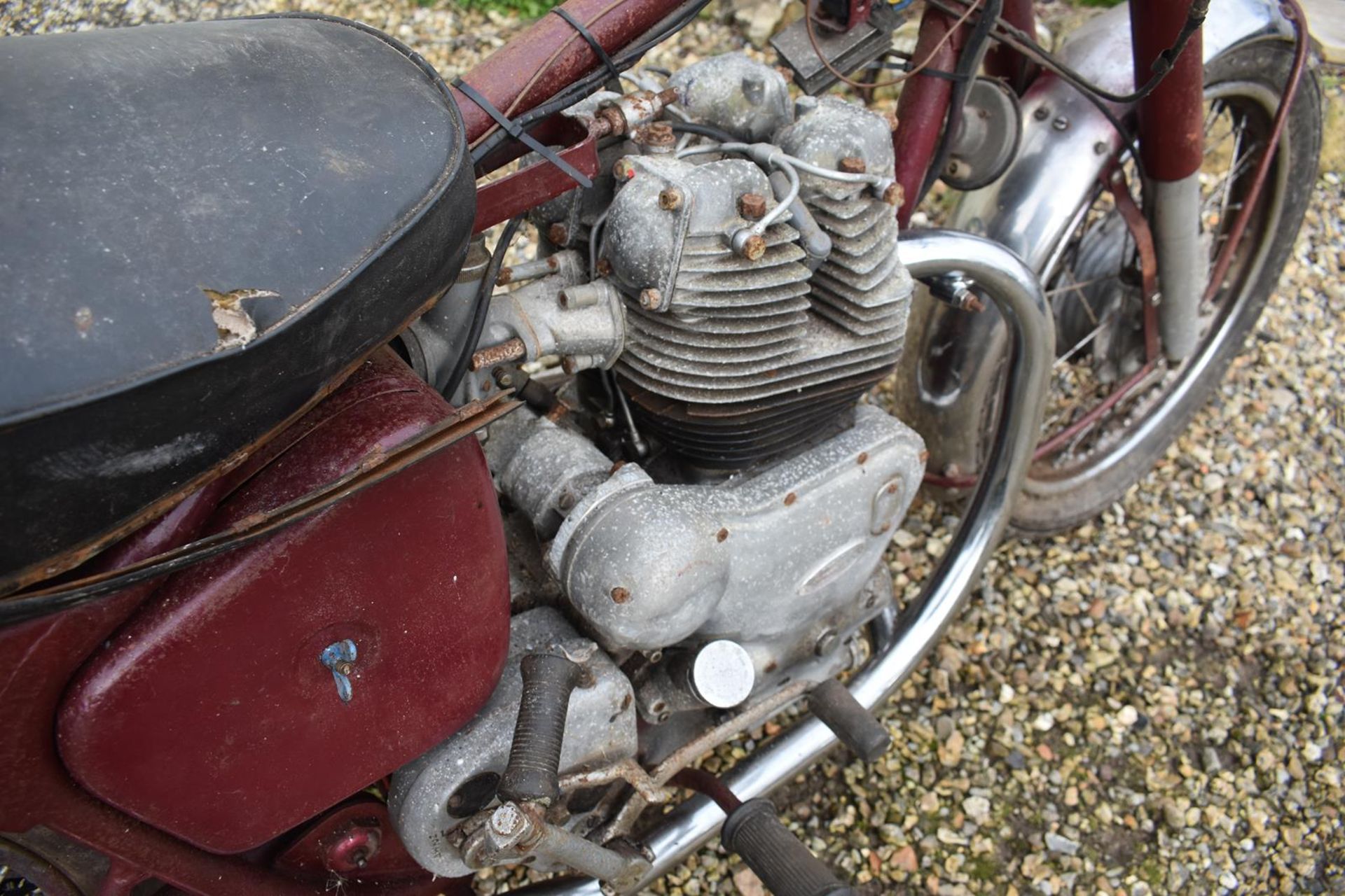 A 1959 Royal Enfield Registration number VOR 934 Lacks petrol tank Barn stored from a deceased - Image 3 of 6