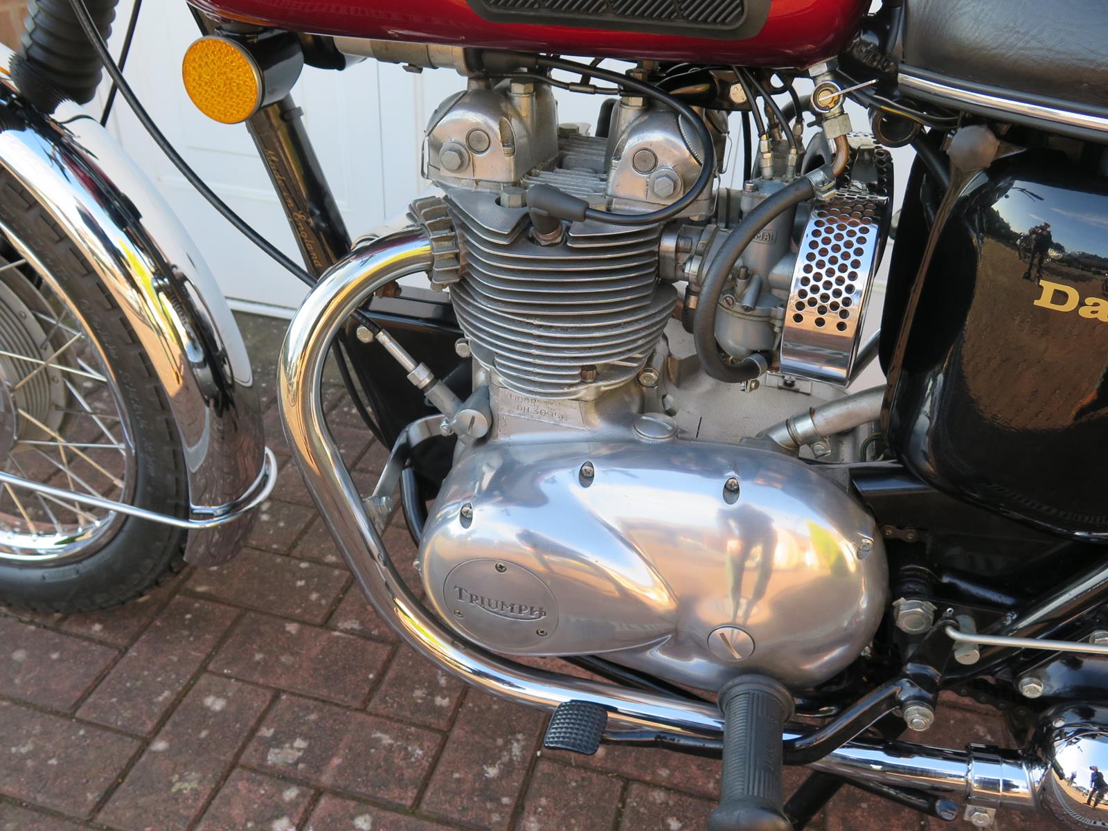 A 1973 Triumph T100R Daytona Registration number WWE 113L Frame number DH30956 Engine number DH30956 - Image 6 of 11