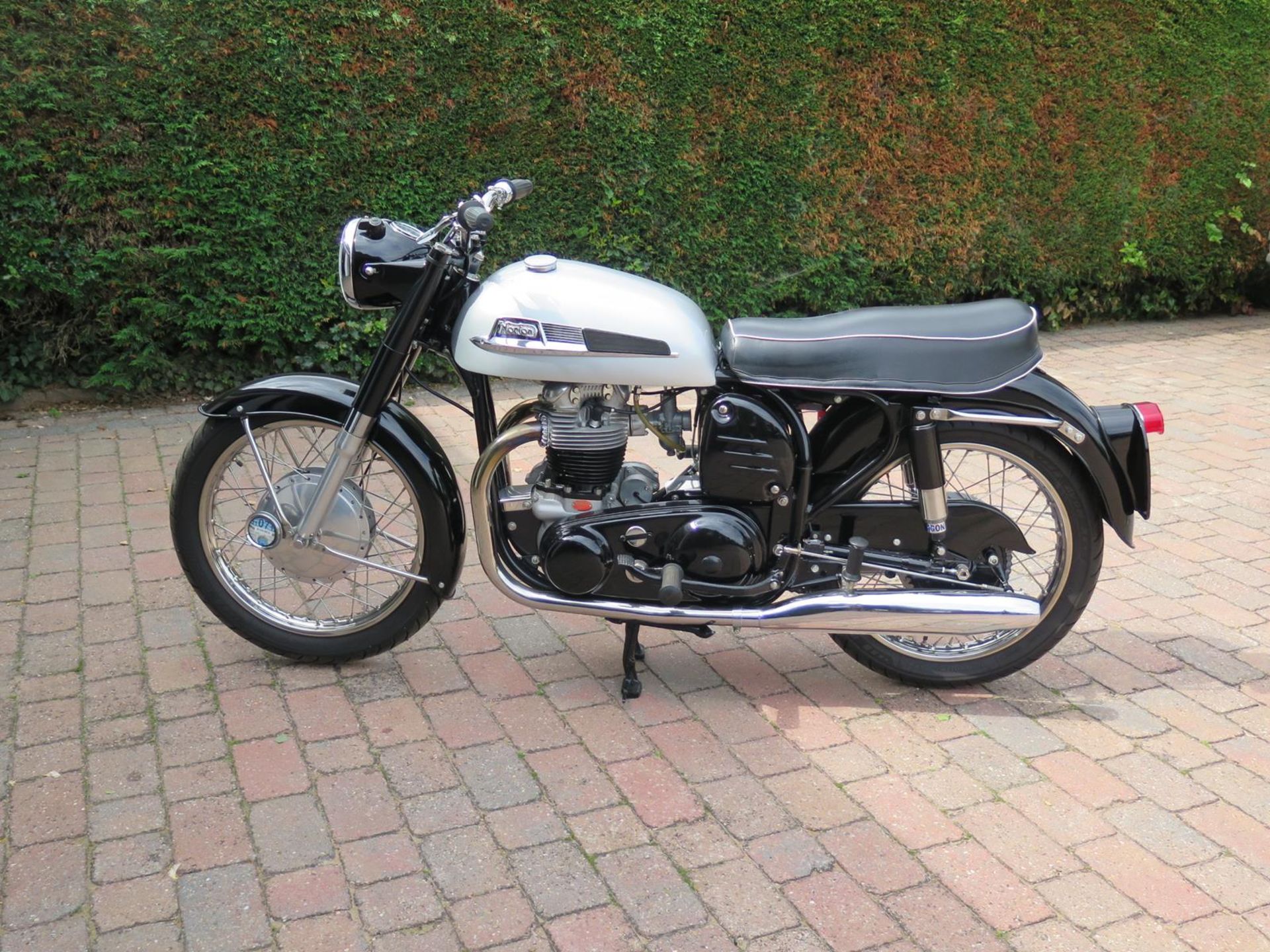 A 1960 Norton Dominator 99 Registration number 892 XUV Frame number 1492283 Engine number 9228314 - Image 2 of 5