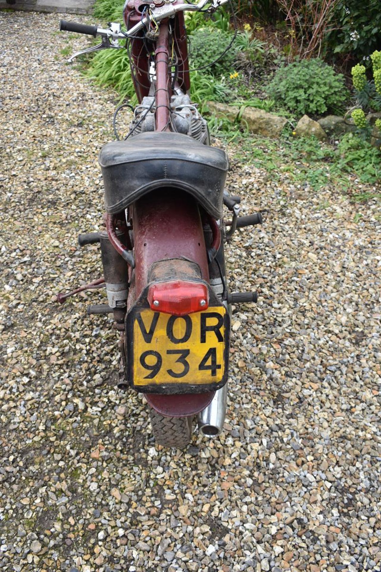 A 1959 Royal Enfield Registration number VOR 934 Lacks petrol tank Barn stored from a deceased - Image 4 of 6