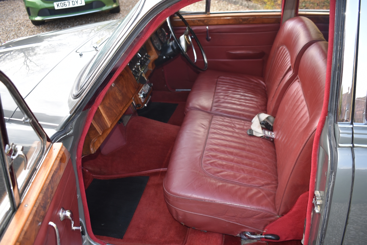 A 1965 Daimler V8 250 Registration number DYJ 955C V5C Gun metal with a maroon leather interior - Image 11 of 22