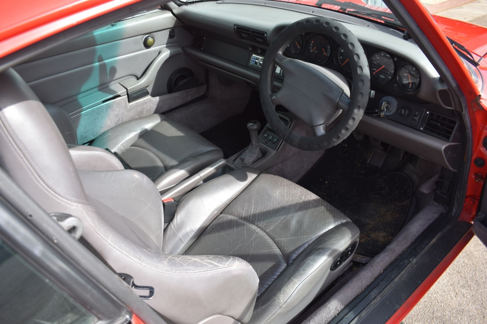 A 1993 Porsche 911 (993) Carrera Coupe Registration number L611 HEN Chassis number WPOZZZ99ZRS311060 - Image 98 of 113