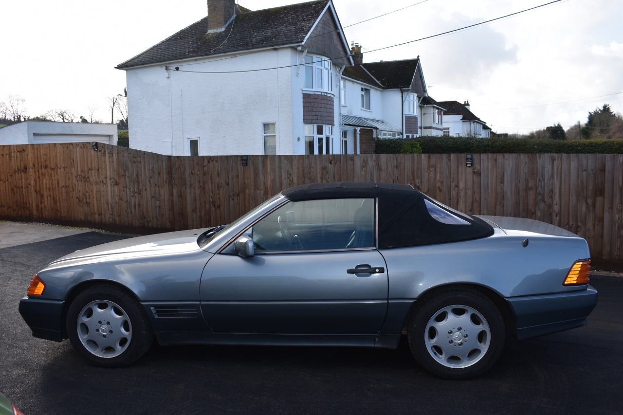 A 1991 Mercedes-Benz 300 SL-24 Registration number H681 HKJ Grey and black leather V5C MOT expires - Image 9 of 15