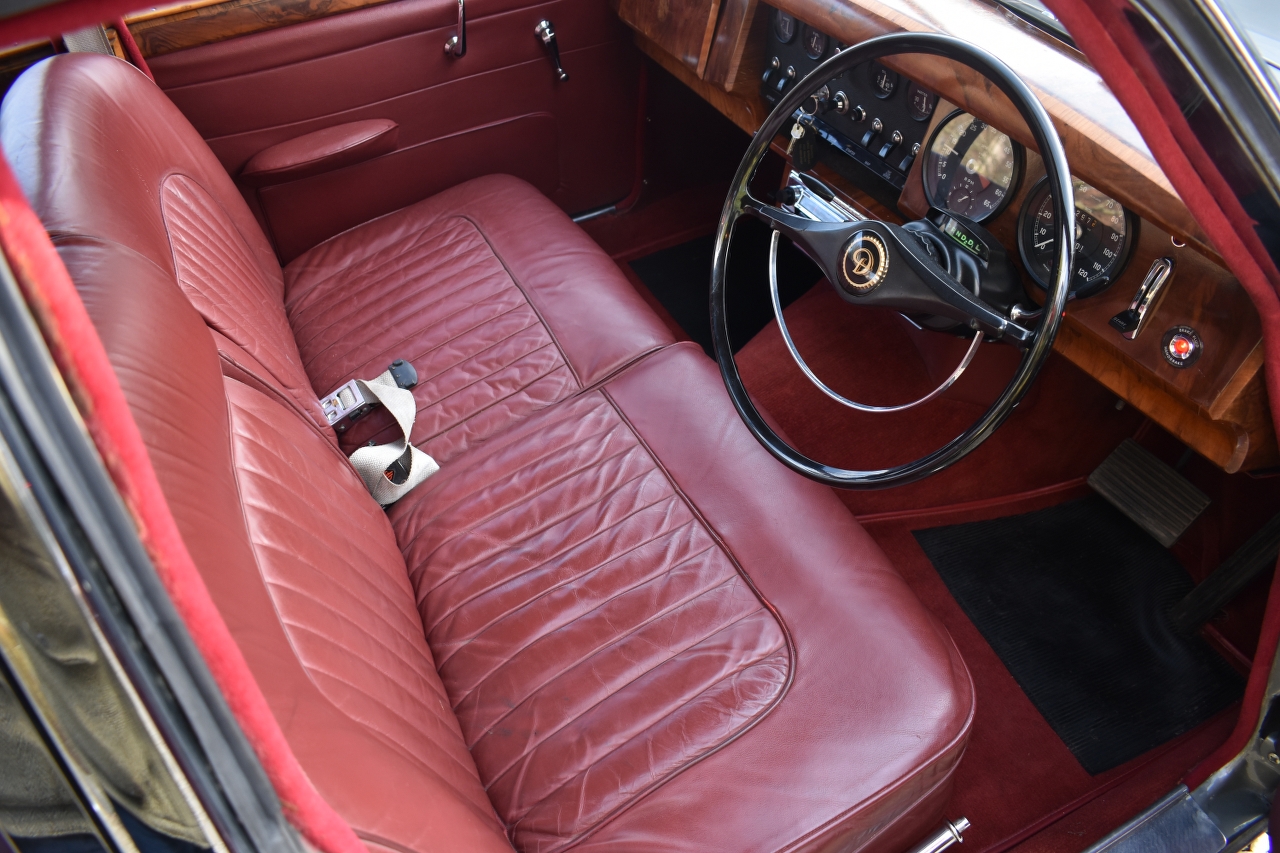 A 1965 Daimler V8 250 Registration number DYJ 955C V5C Gun metal with a maroon leather interior - Image 10 of 22