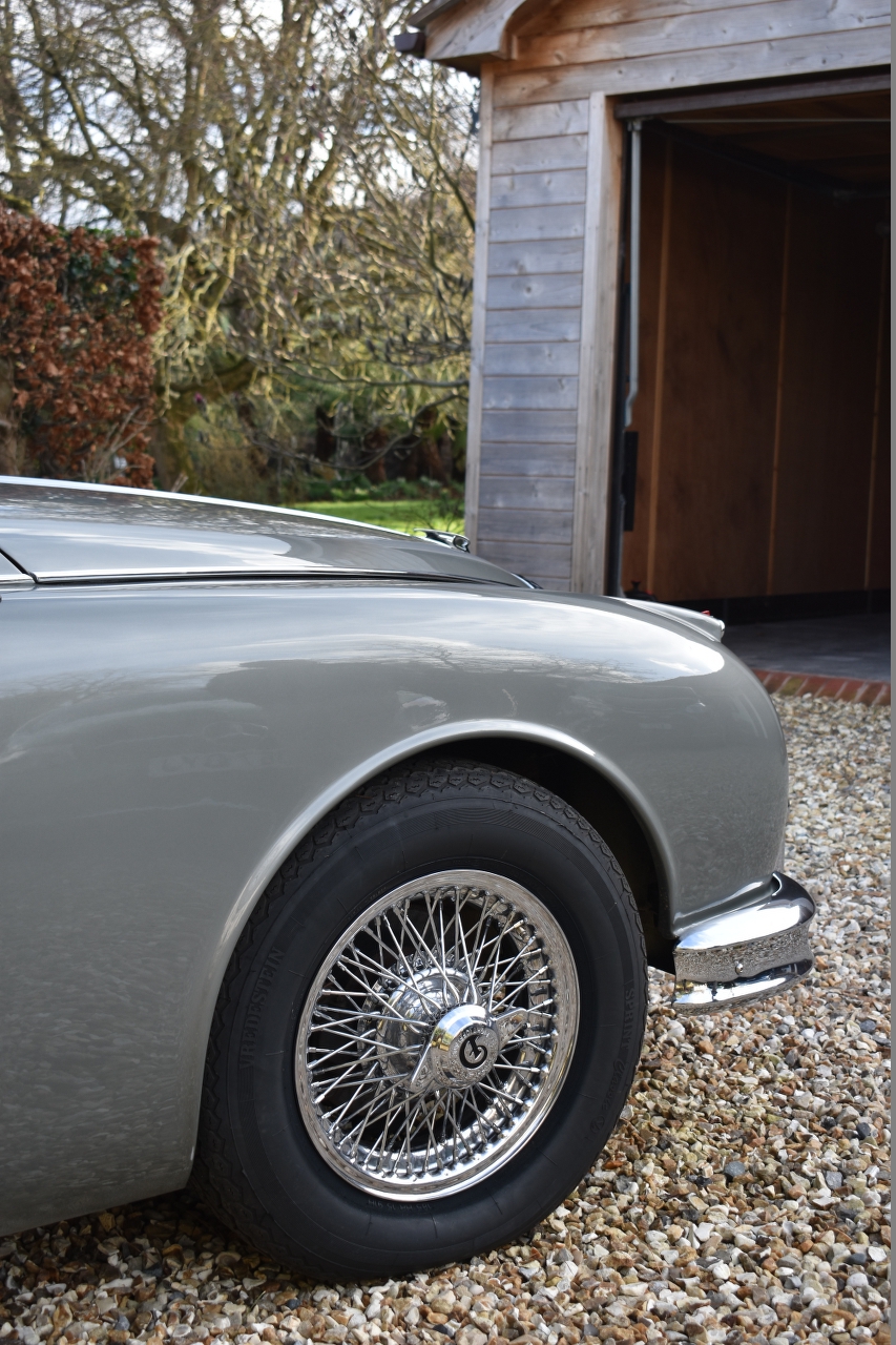 A 1965 Daimler V8 250 Registration number DYJ 955C V5C Gun metal with a maroon leather interior - Image 14 of 22