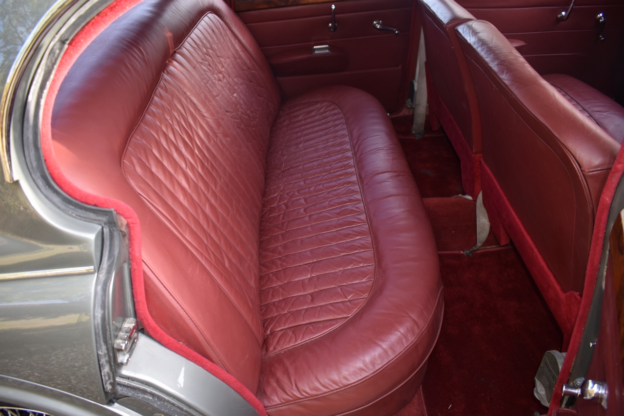 A 1965 Daimler V8 250 Registration number DYJ 955C V5C Gun metal with a maroon leather interior - Image 8 of 22