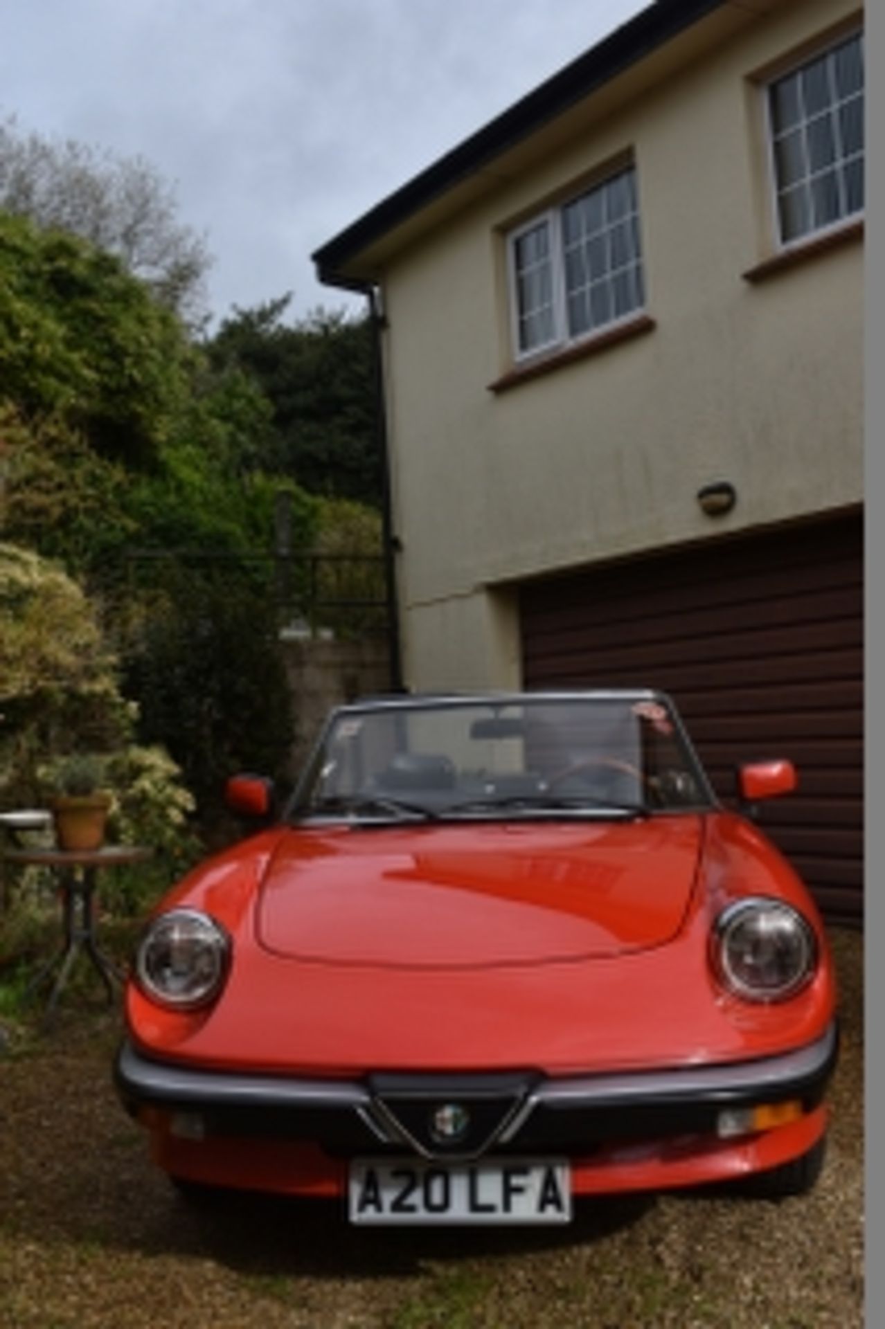 A 1985 Alfa Romeo Spider 3 Registration number A20 LFA Chassis number ZAR8A5417F1021233 Red with - Image 4 of 29