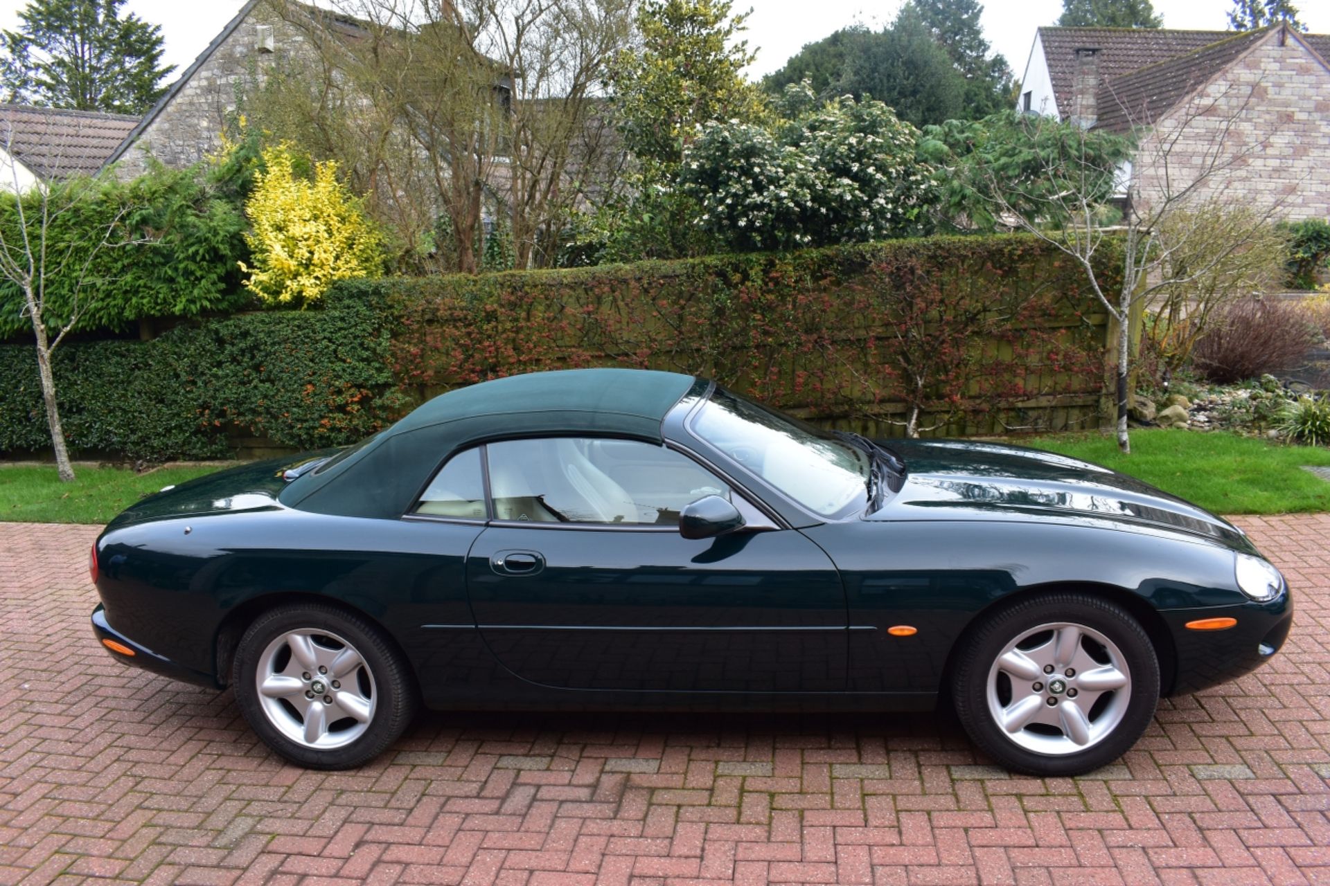 A 1998 Jaguar XK8 convertible Registration number R279 DUR Chassis number SAJJGAFD3AR025856 Engine - Image 4 of 24