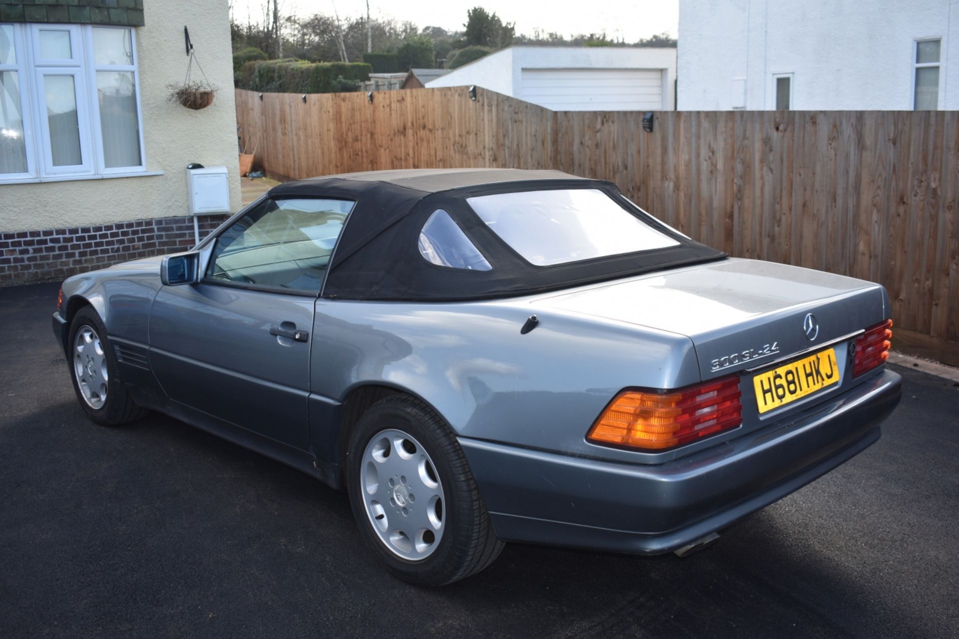 A 1991 Mercedes-Benz 300 SL-24 Registration number H681 HKJ Grey and black leather V5C MOT expires - Image 8 of 15