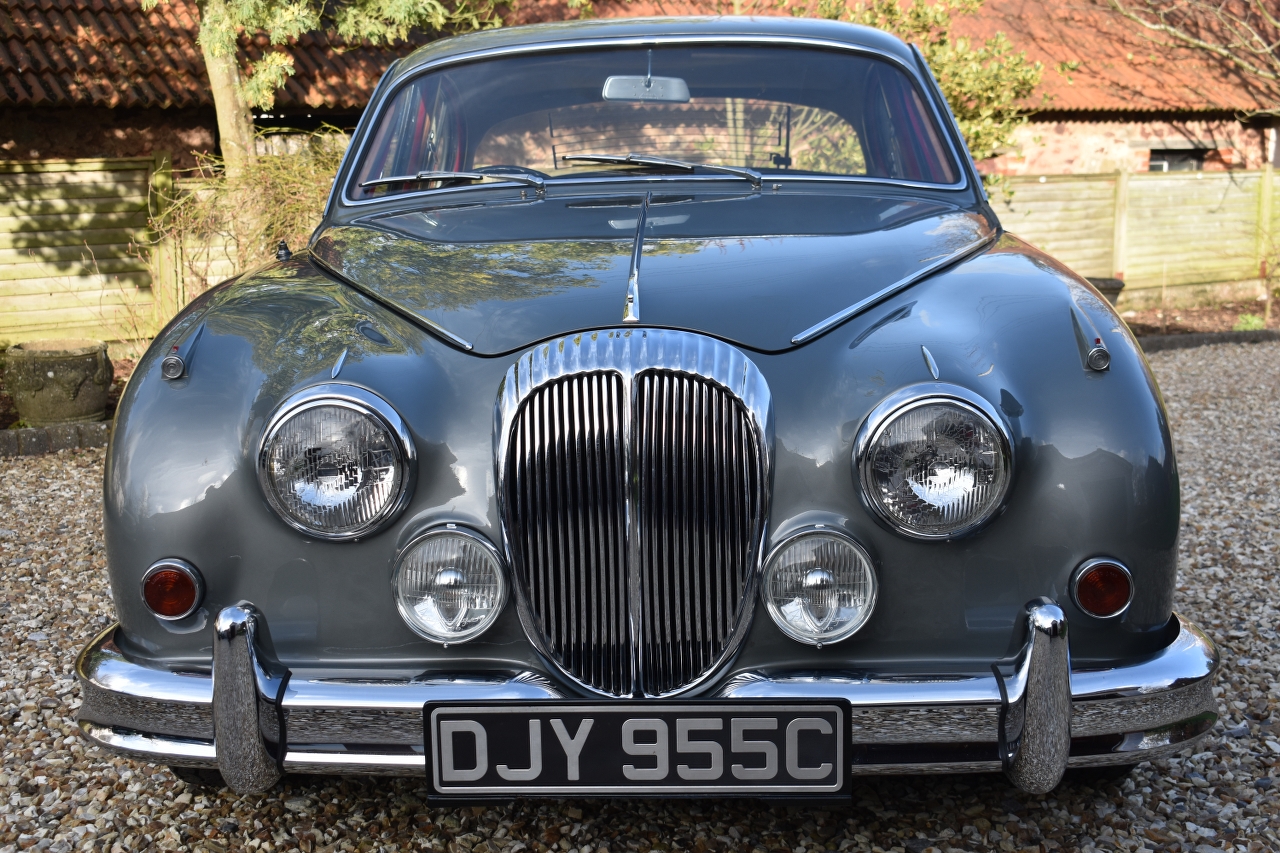 A 1965 Daimler V8 250 Registration number DYJ 955C V5C Gun metal with a maroon leather interior - Image 15 of 22