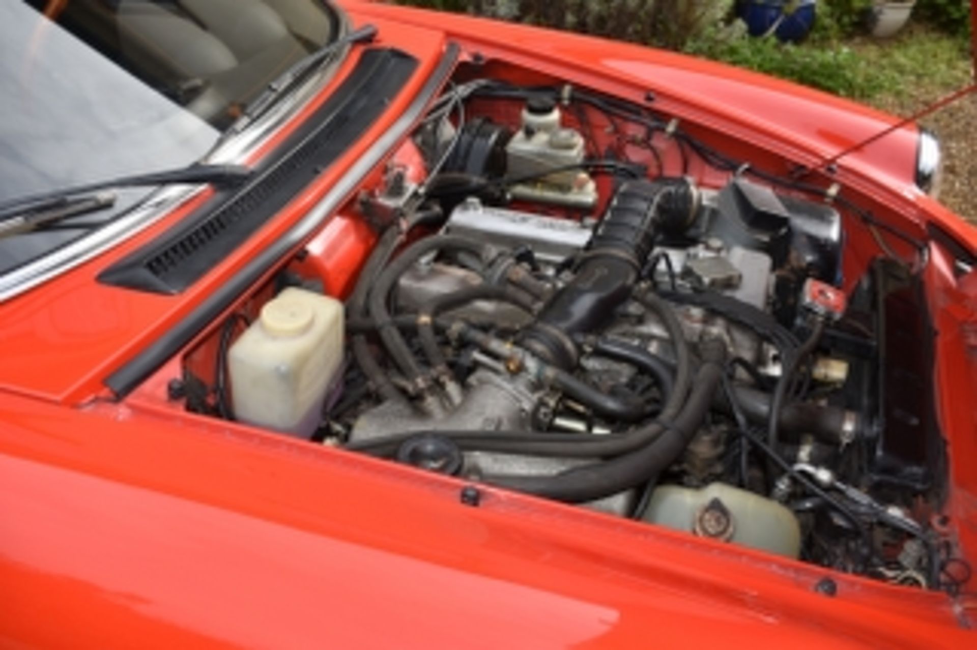 A 1985 Alfa Romeo Spider 3 Registration number A20 LFA Chassis number ZAR8A5417F1021233 Red with - Image 23 of 29