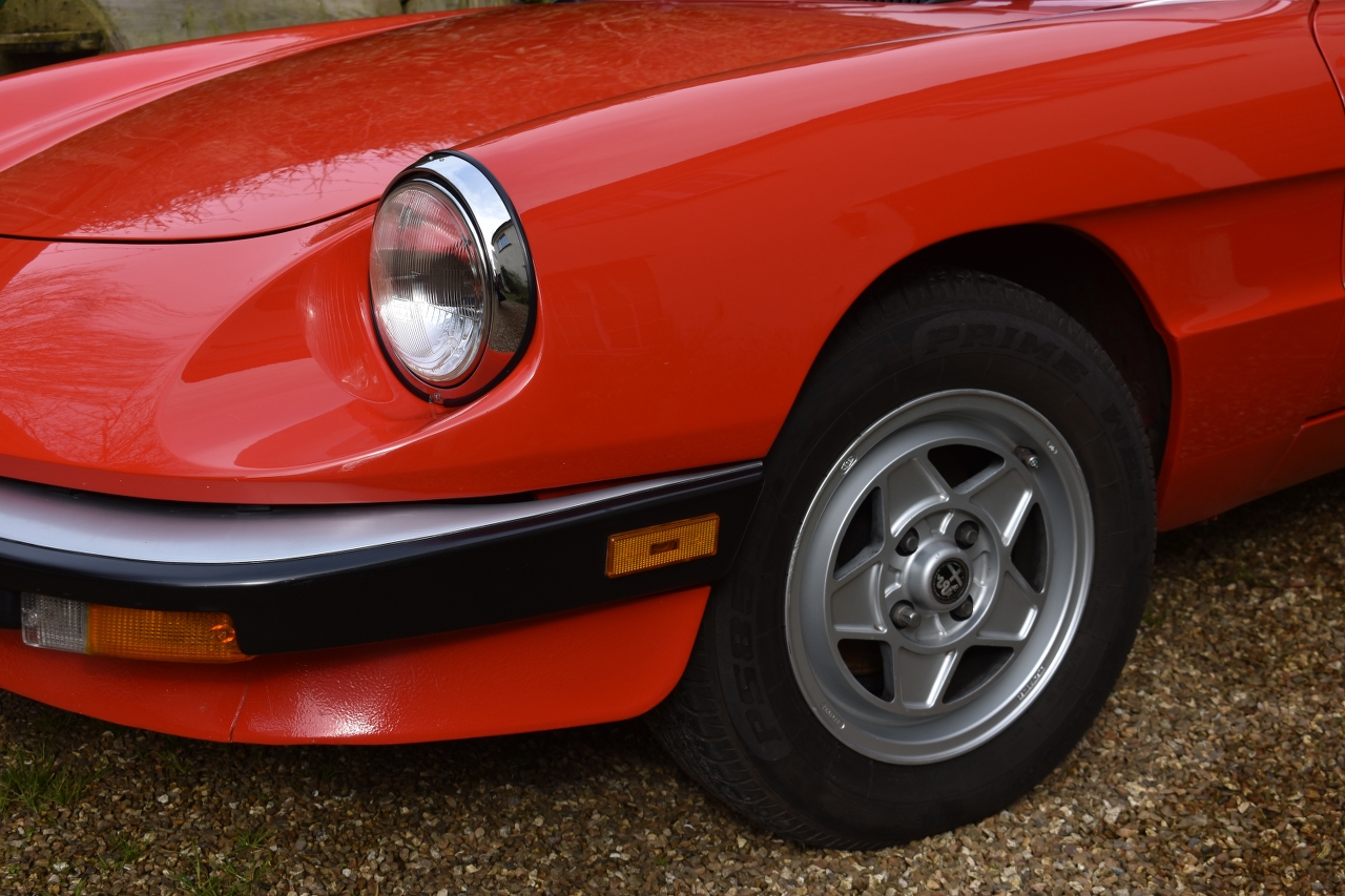 A 1985 Alfa Romeo Spider 3 Registration number A20 LFA Chassis number ZAR8A5417F1021233 Red with - Image 9 of 29