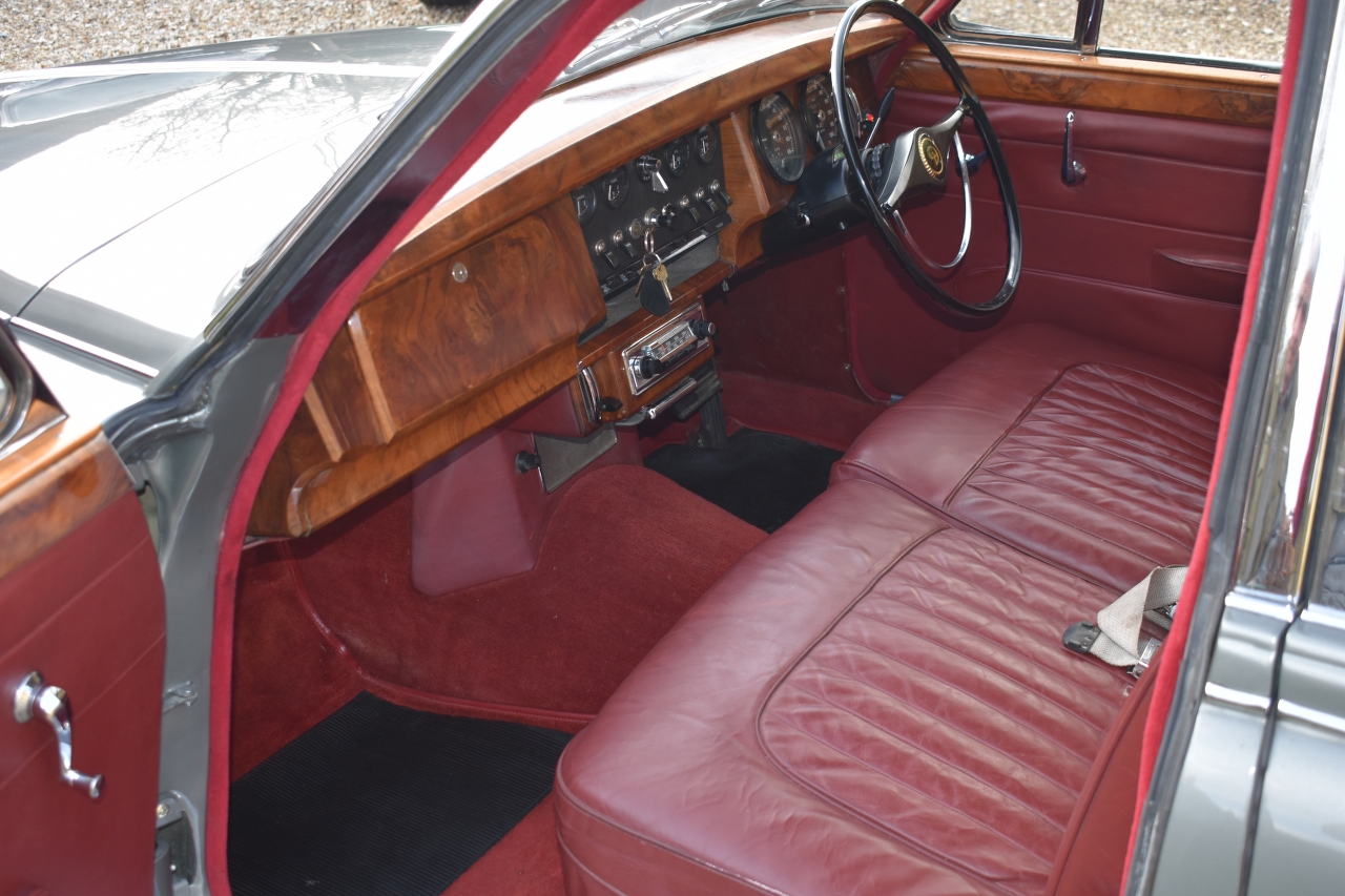A 1965 Daimler V8 250 Registration number DYJ 955C V5C Gun metal with a maroon leather interior - Image 12 of 22