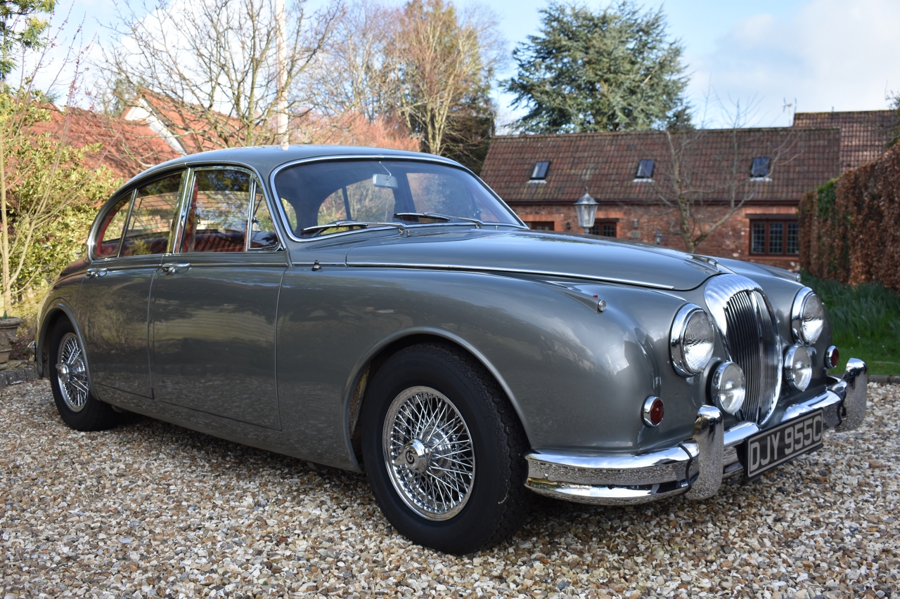 A 1965 Daimler V8 250 Registration number DYJ 955C V5C Gun metal with a maroon leather interior - Image 19 of 22