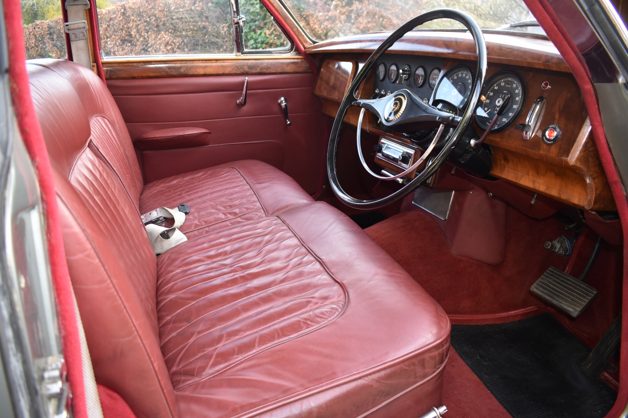 A 1965 Daimler V8 250 Registration number DYJ 955C V5C Gun metal with a maroon leather interior - Image 9 of 22