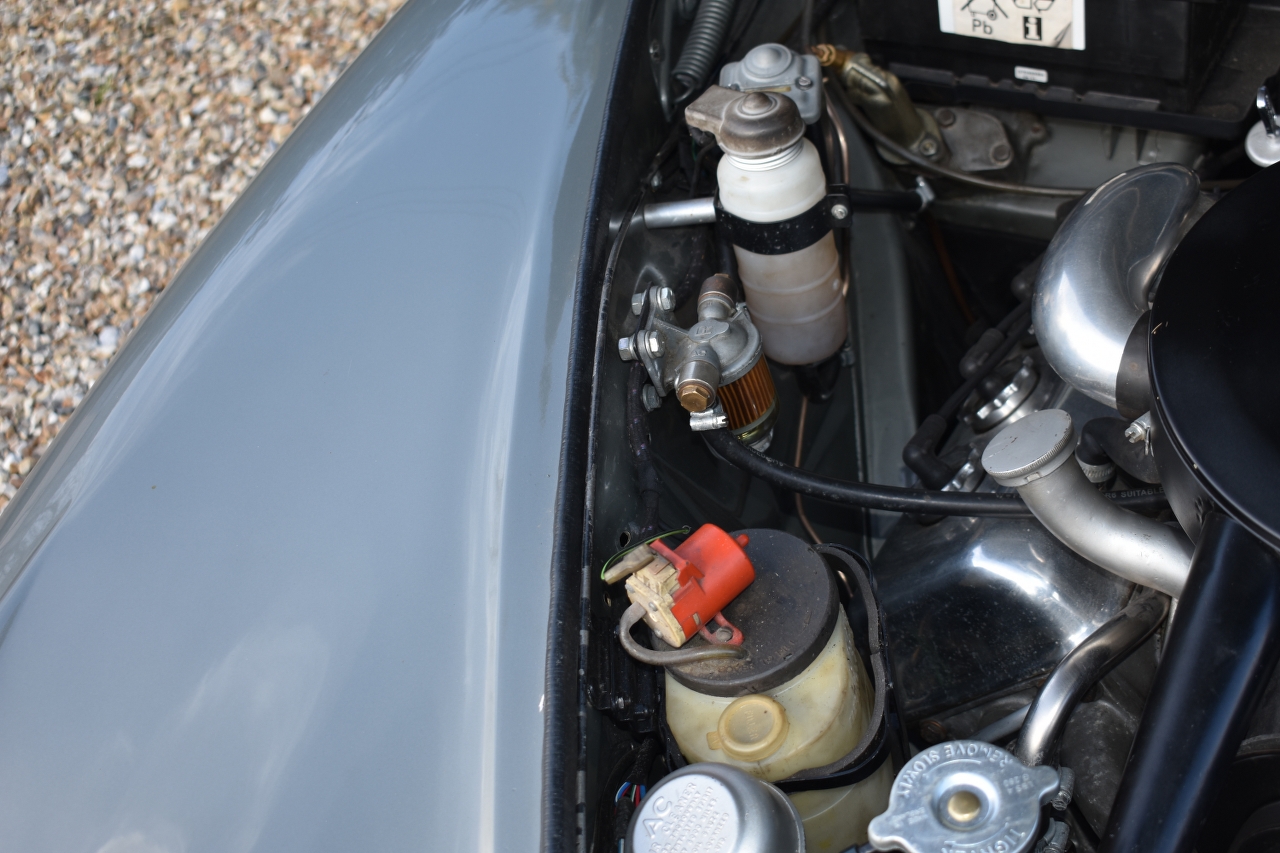 A 1965 Daimler V8 250 Registration number DYJ 955C V5C Gun metal with a maroon leather interior - Image 4 of 22