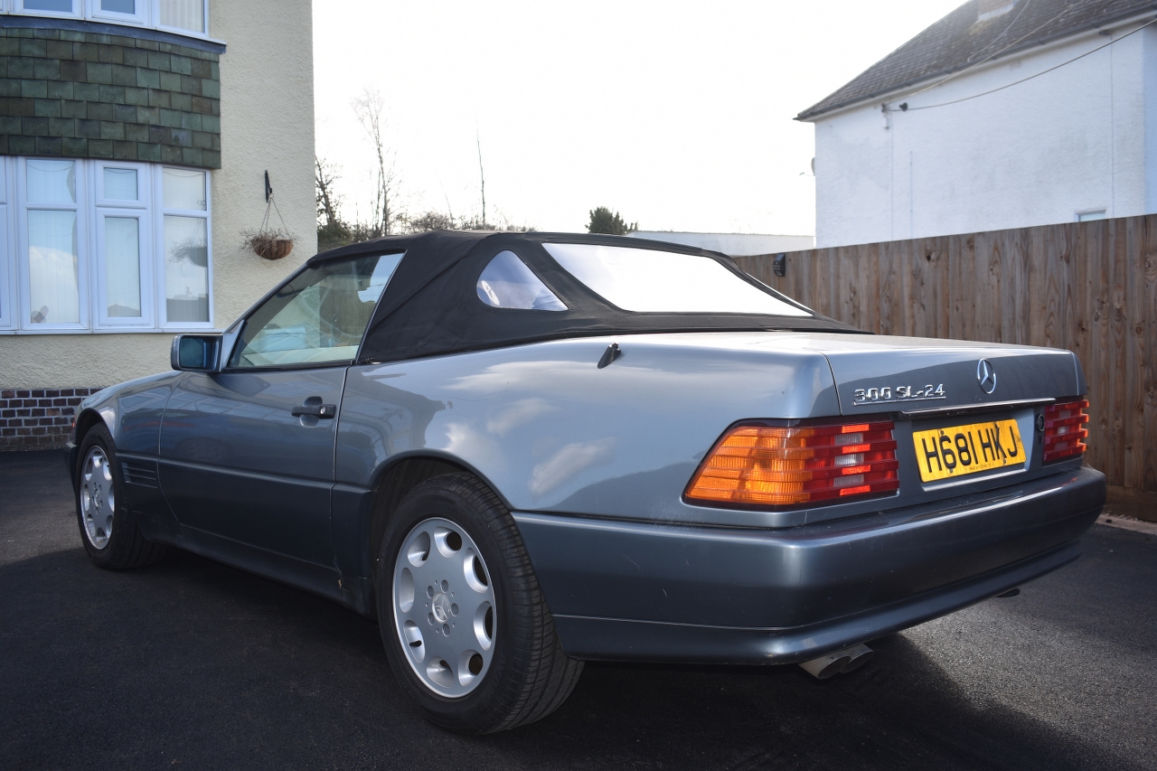 A 1991 Mercedes-Benz 300 SL-24 Registration number H681 HKJ Grey and black leather V5C MOT expires - Image 7 of 15