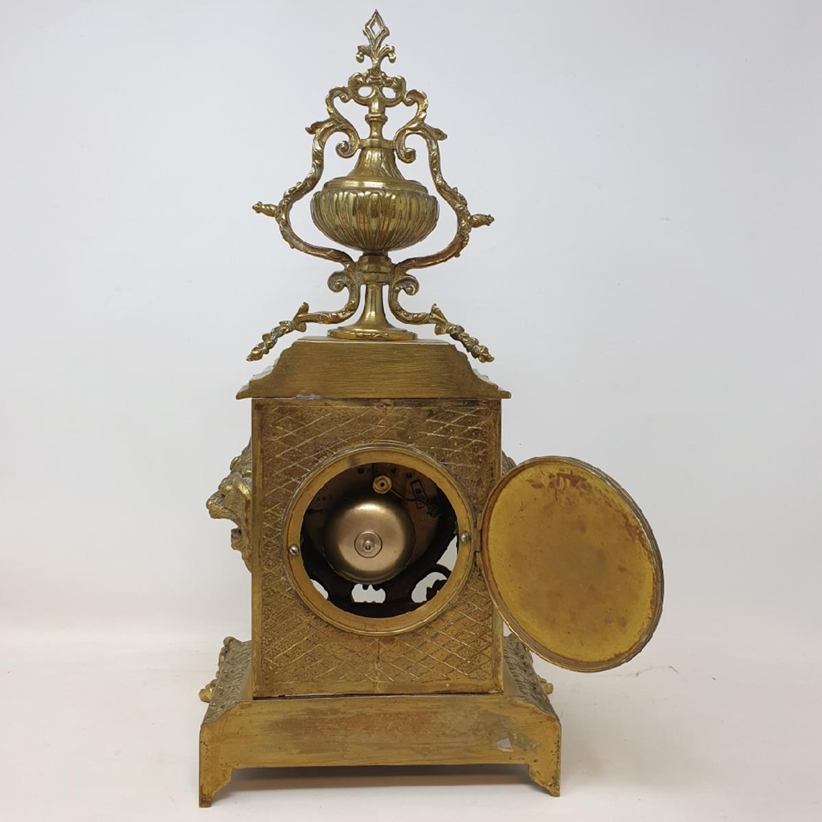 A mantel clock, the 9 cm diameter chapter ring with Arabic numerals, fitted and eight day - Image 2 of 3