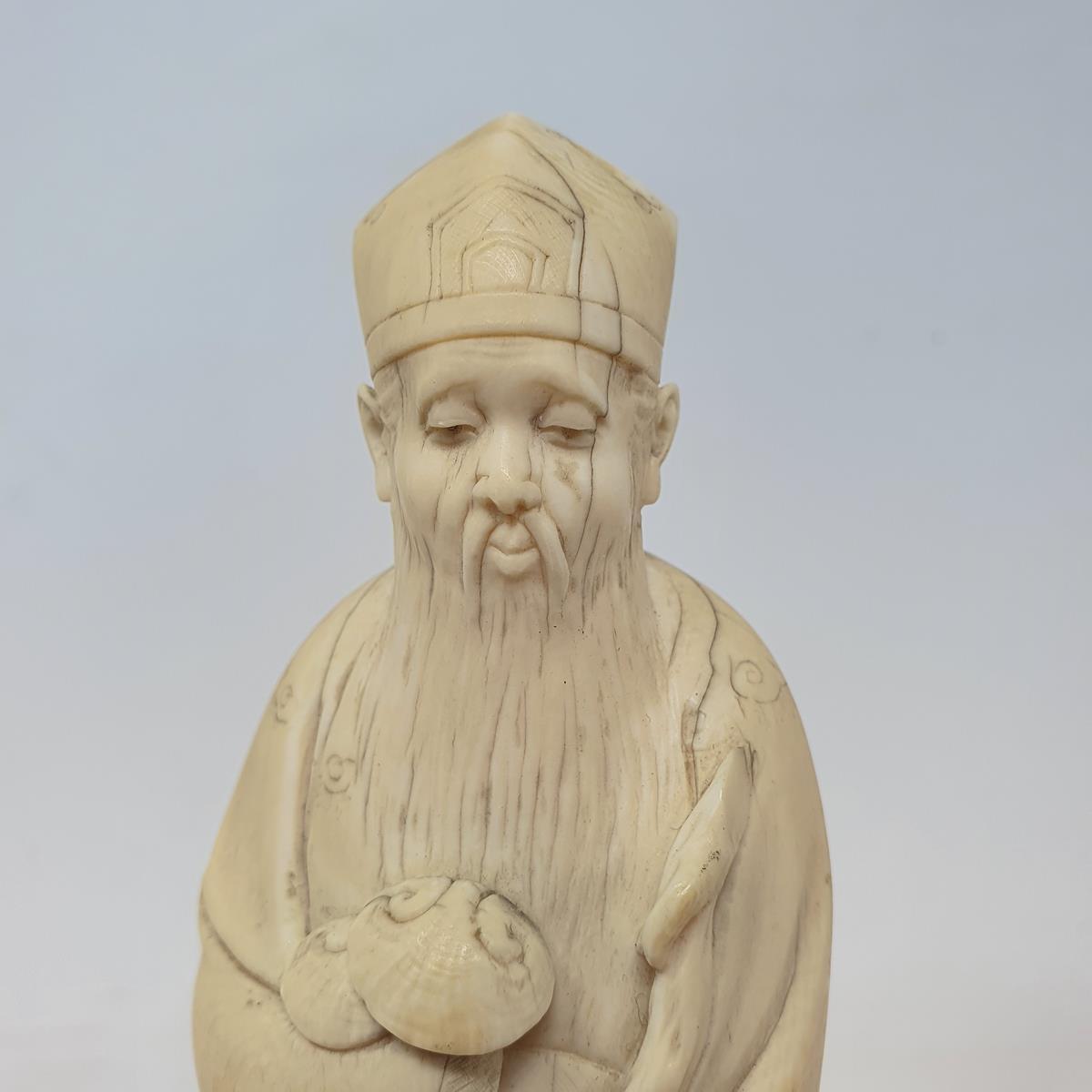An early 20th century Chinese carved ivory figure, of a sage holding a staff, 19 cm high - Image 16 of 21
