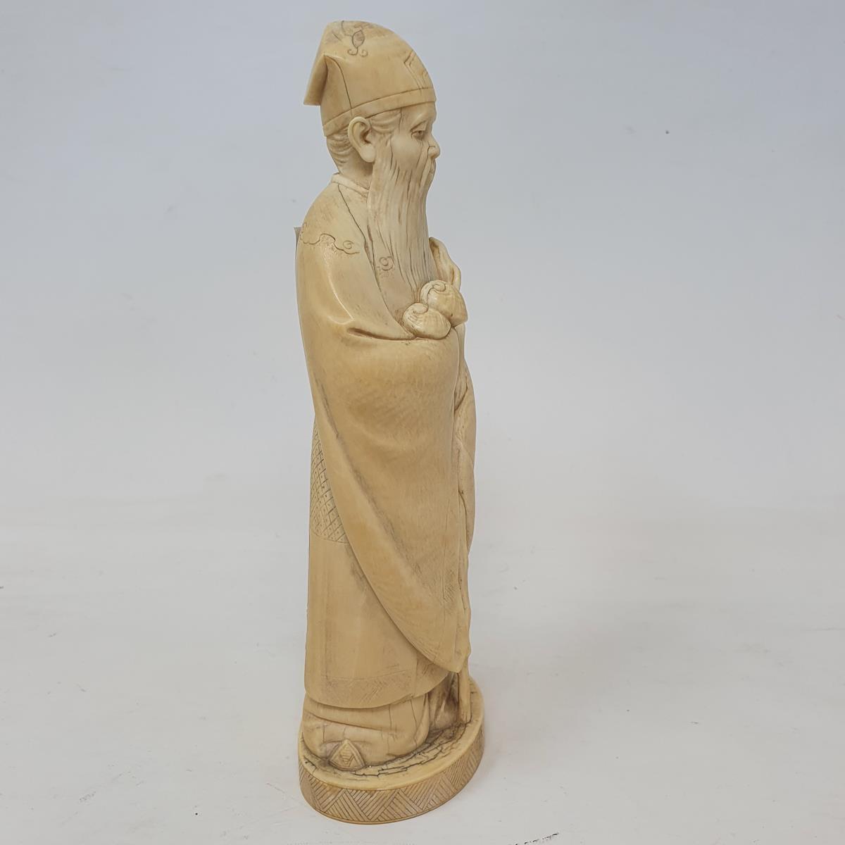 An early 20th century Chinese carved ivory figure, of a sage holding a staff, 19 cm high - Image 11 of 21