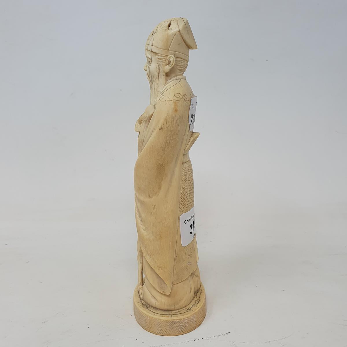 An early 20th century Chinese carved ivory figure, of a sage holding a staff, 19 cm high - Image 5 of 21