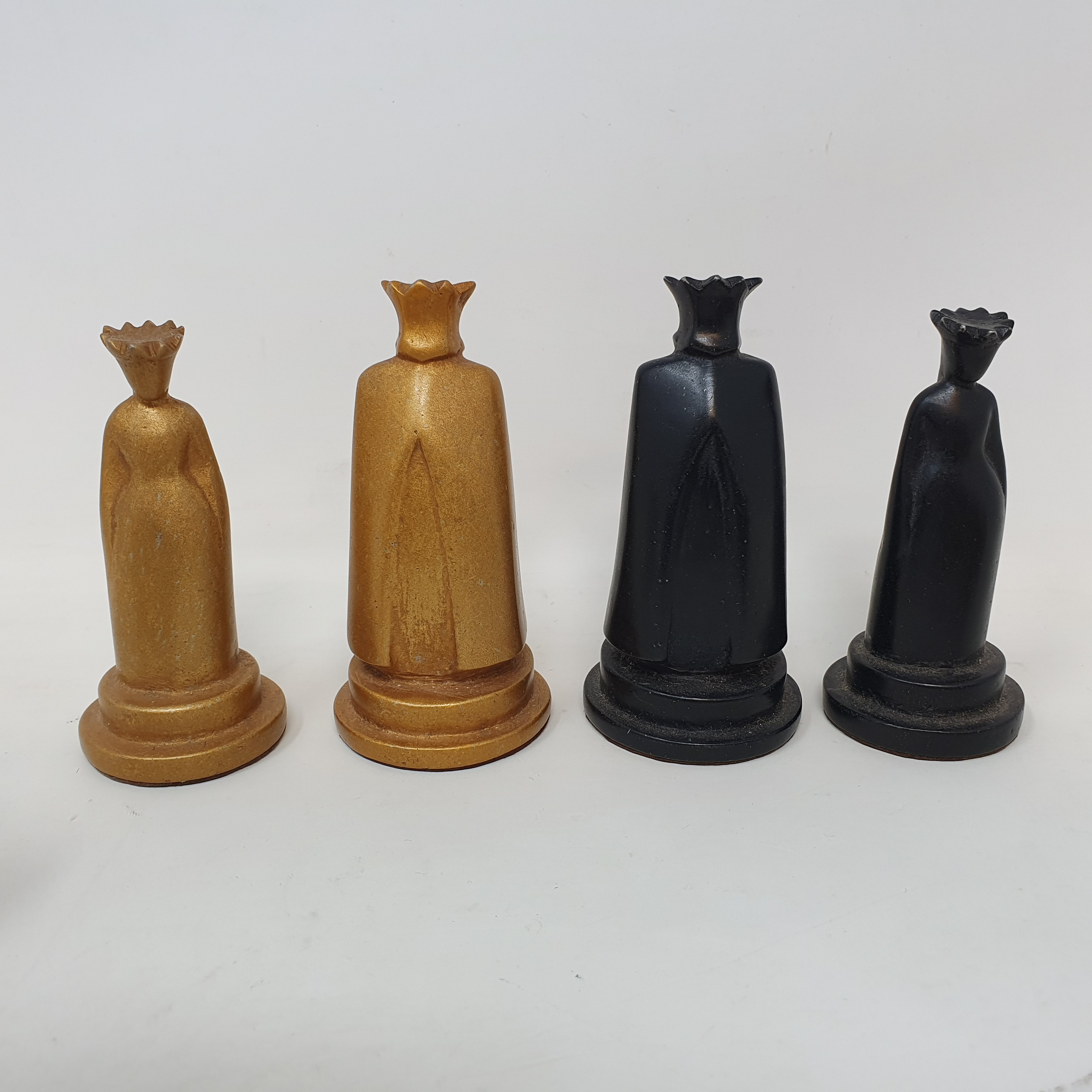 A Modernist chess set, by repute cast from aluminium/duralumin from a Spitfire, the king 8.5 cm high - Image 7 of 7