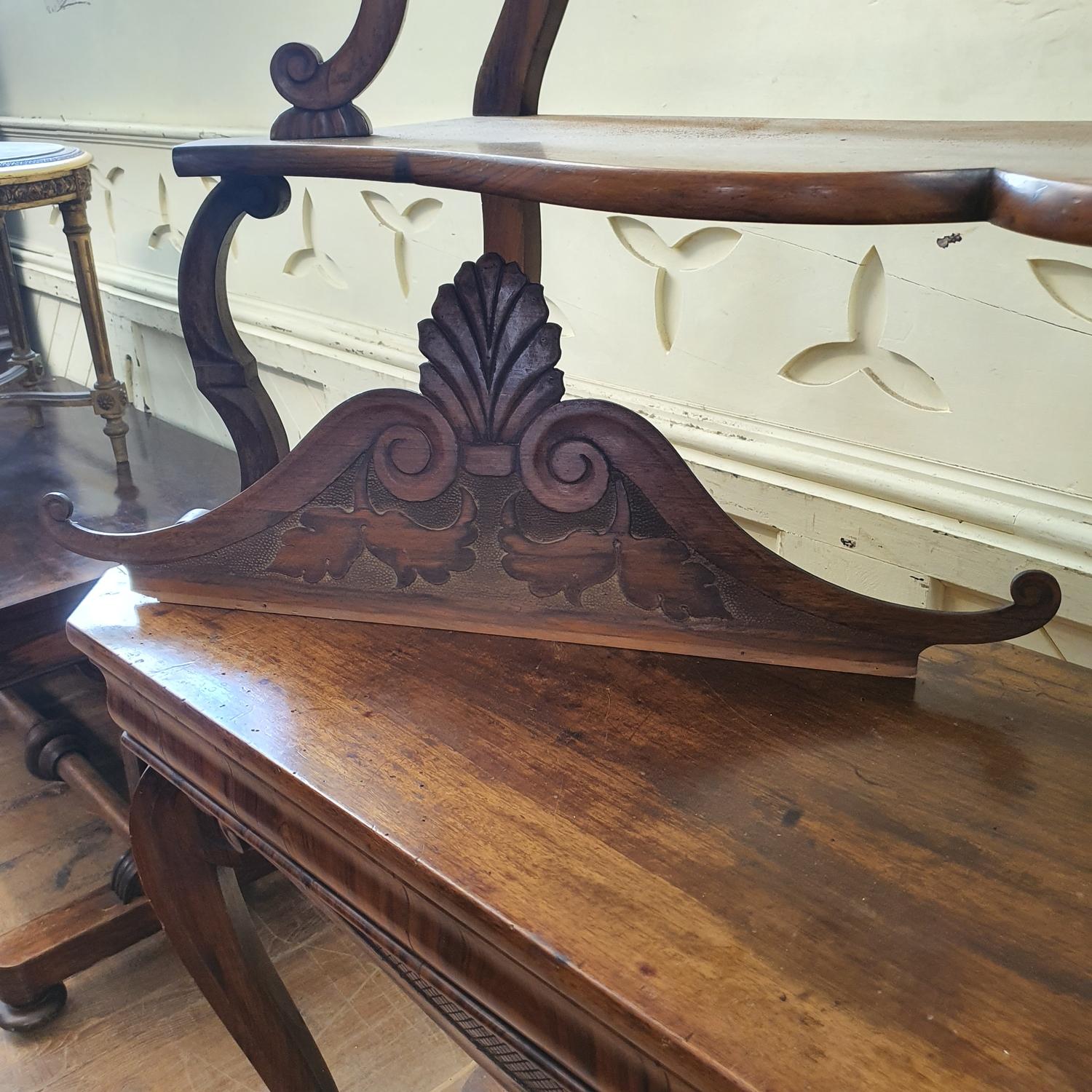 A 19th century Continental walnut bookcase/shelf unit, having three graduated tiers on a base with a - Bild 5 aus 8